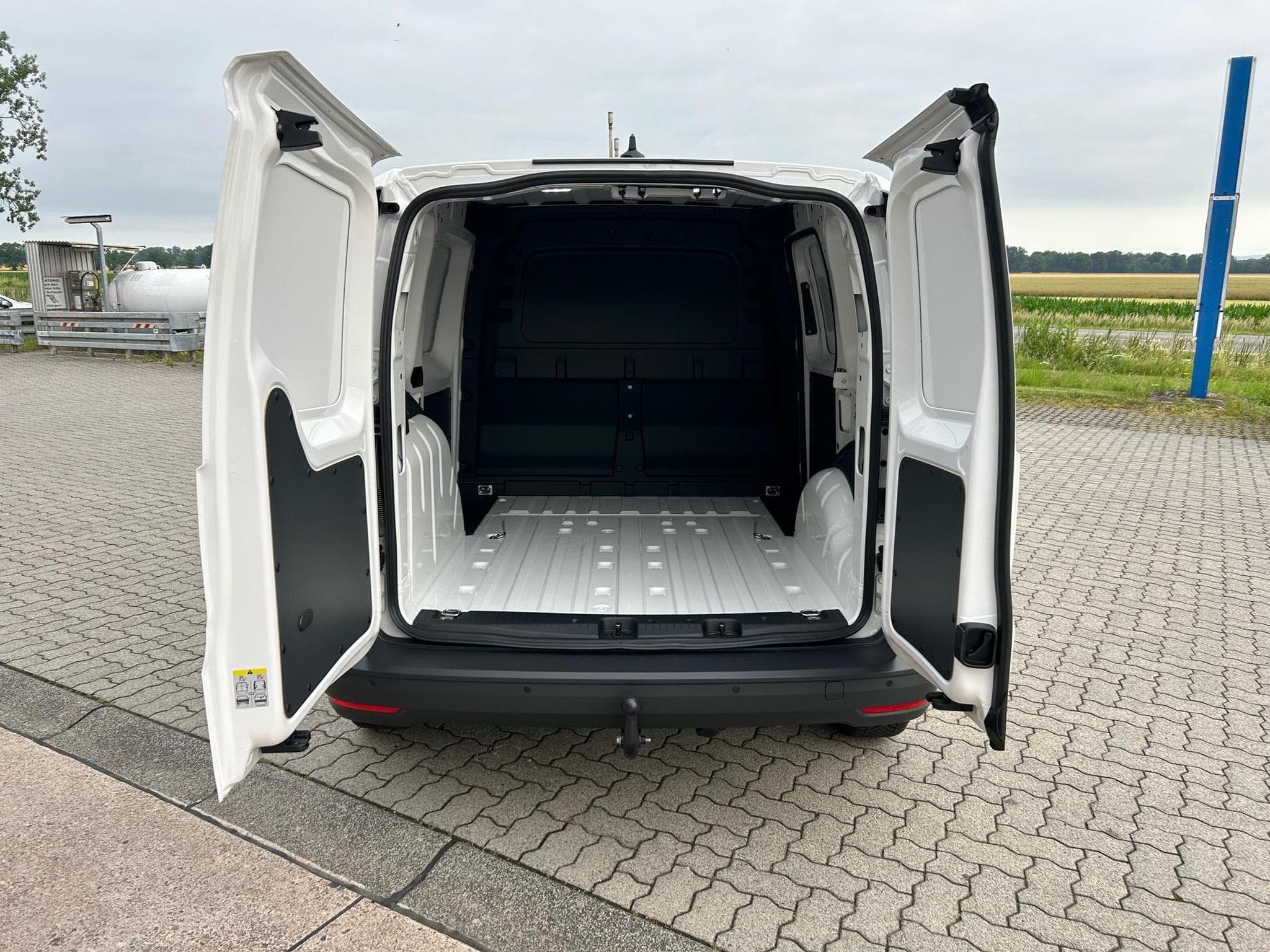 VW Caddy Cargo (2026) - Photo 17