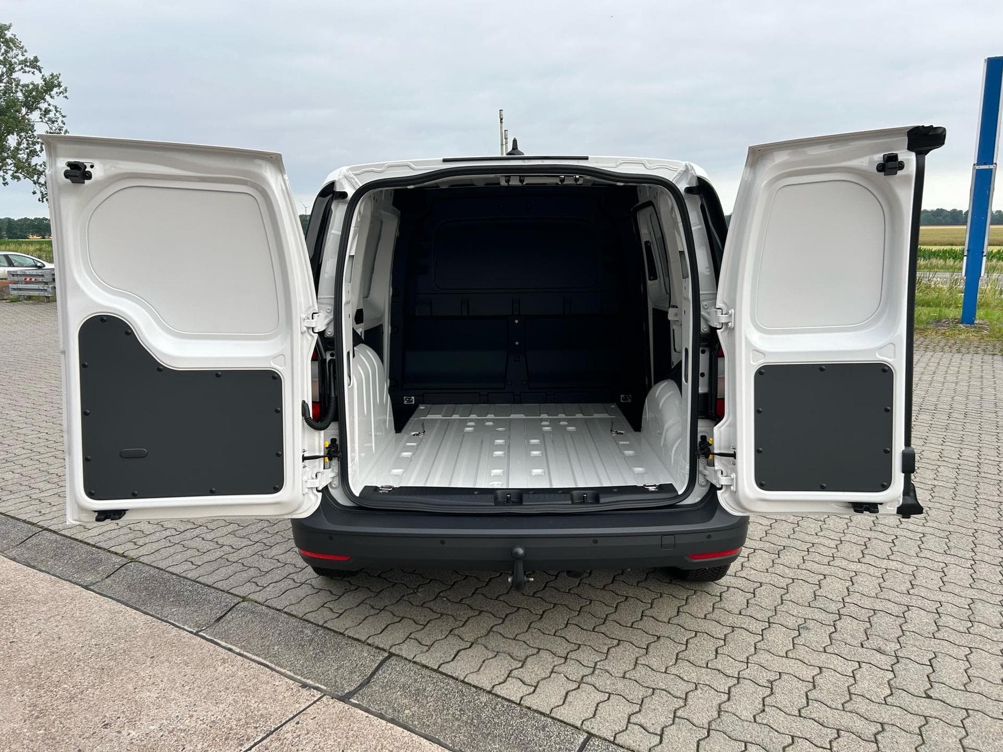 VW Caddy Cargo (2026) - Photo 18