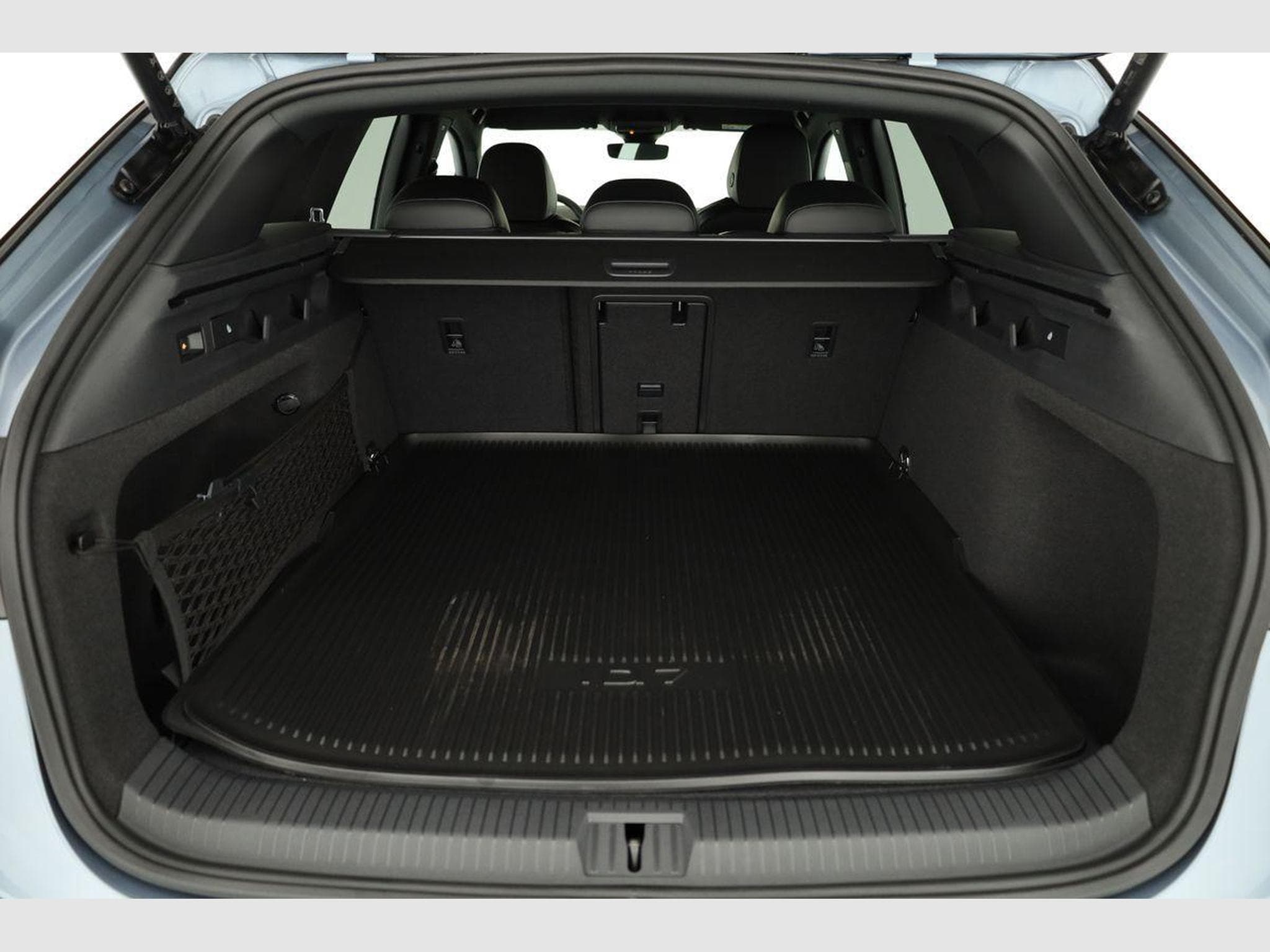 VW ID.7 Kombi Pro 210 kW (2026) - Photo 11
