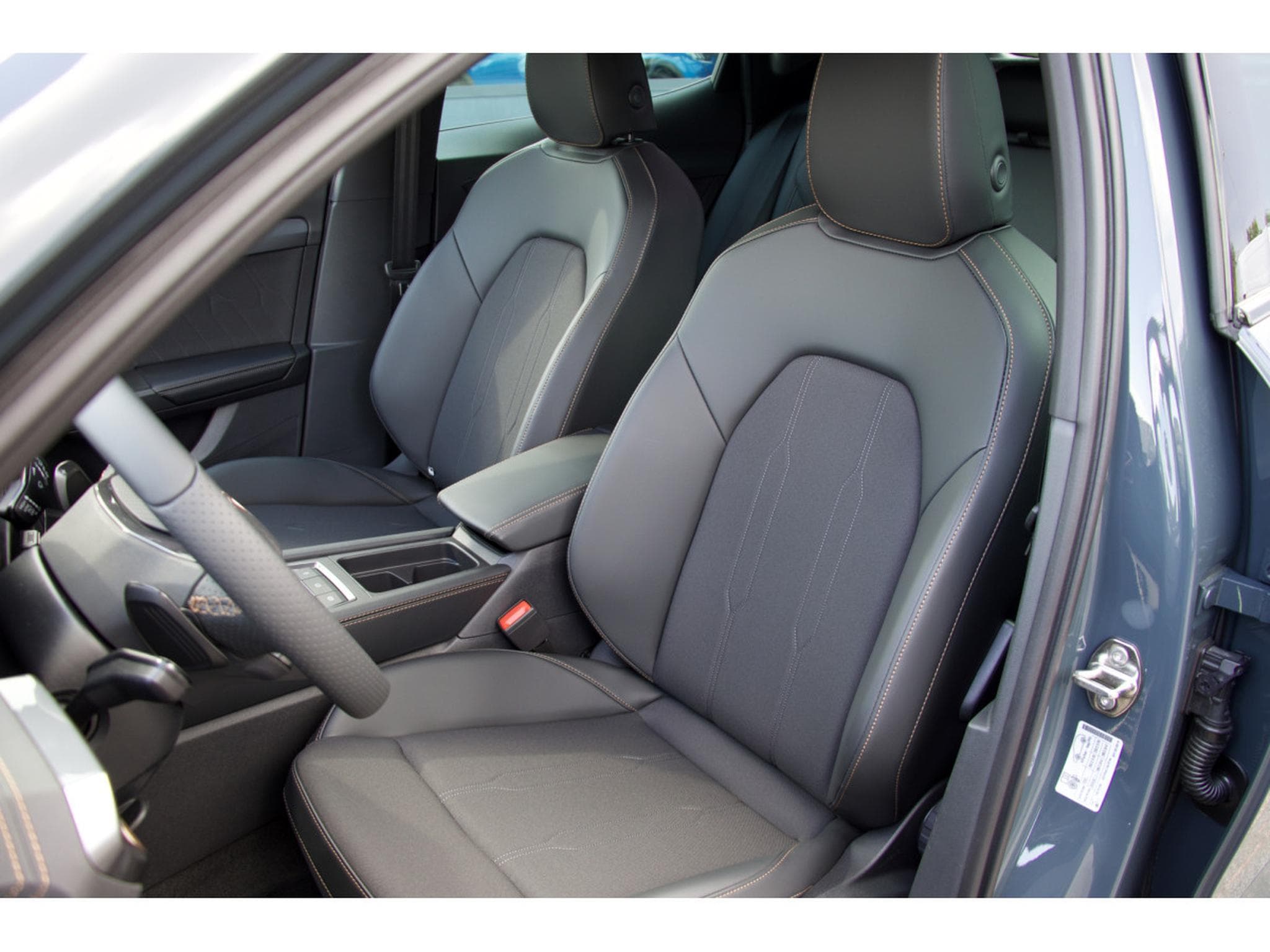 Cupra Formentor 1.5 eTSI DSG ACC caméra de recul 18" LED Kessy Full Link (2026) - Photo 6
