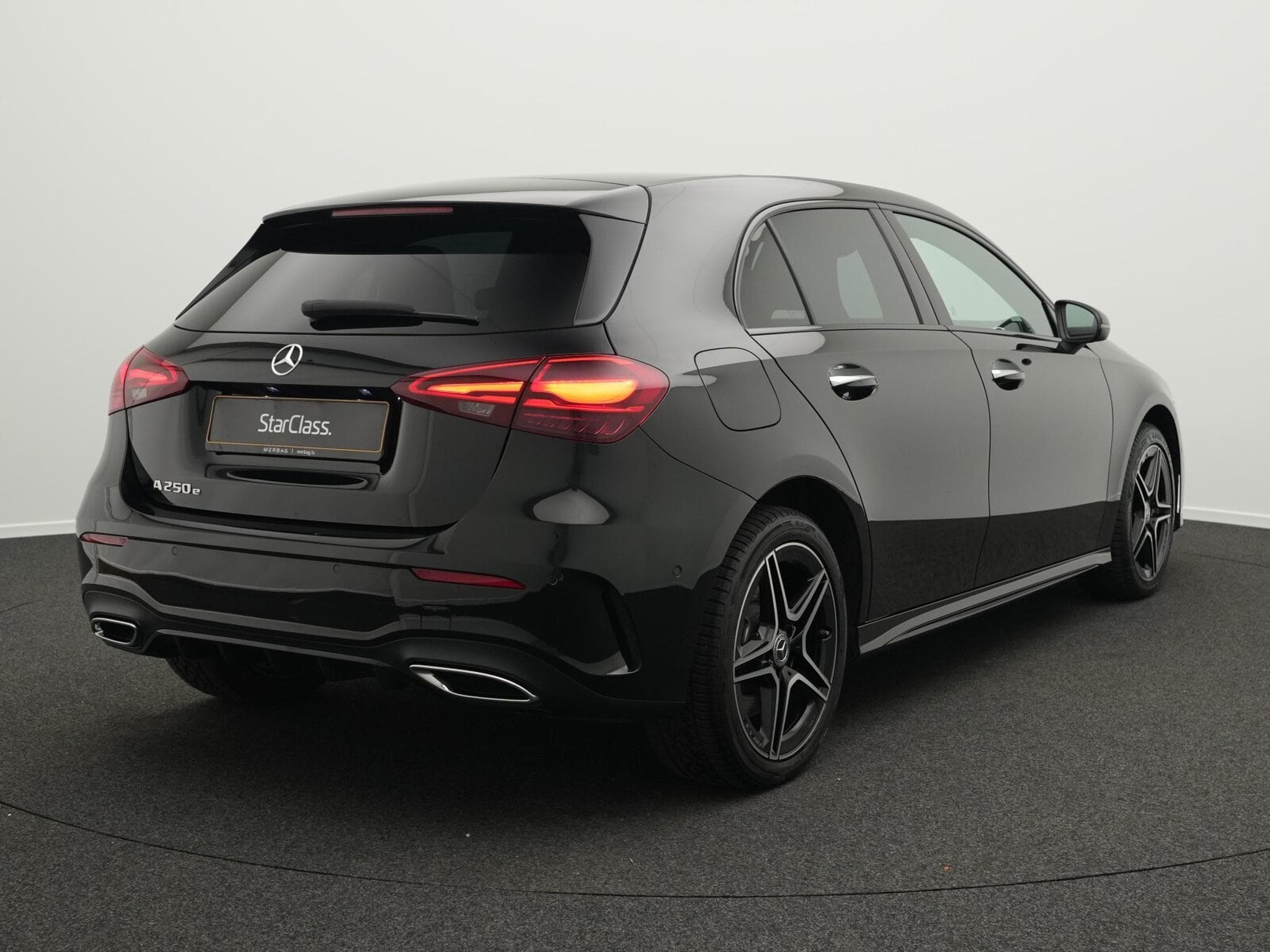 Mercedes A 250 e AMG-Line LED+Pano+Night+Keyless+Kamera (2023) - Photo 3