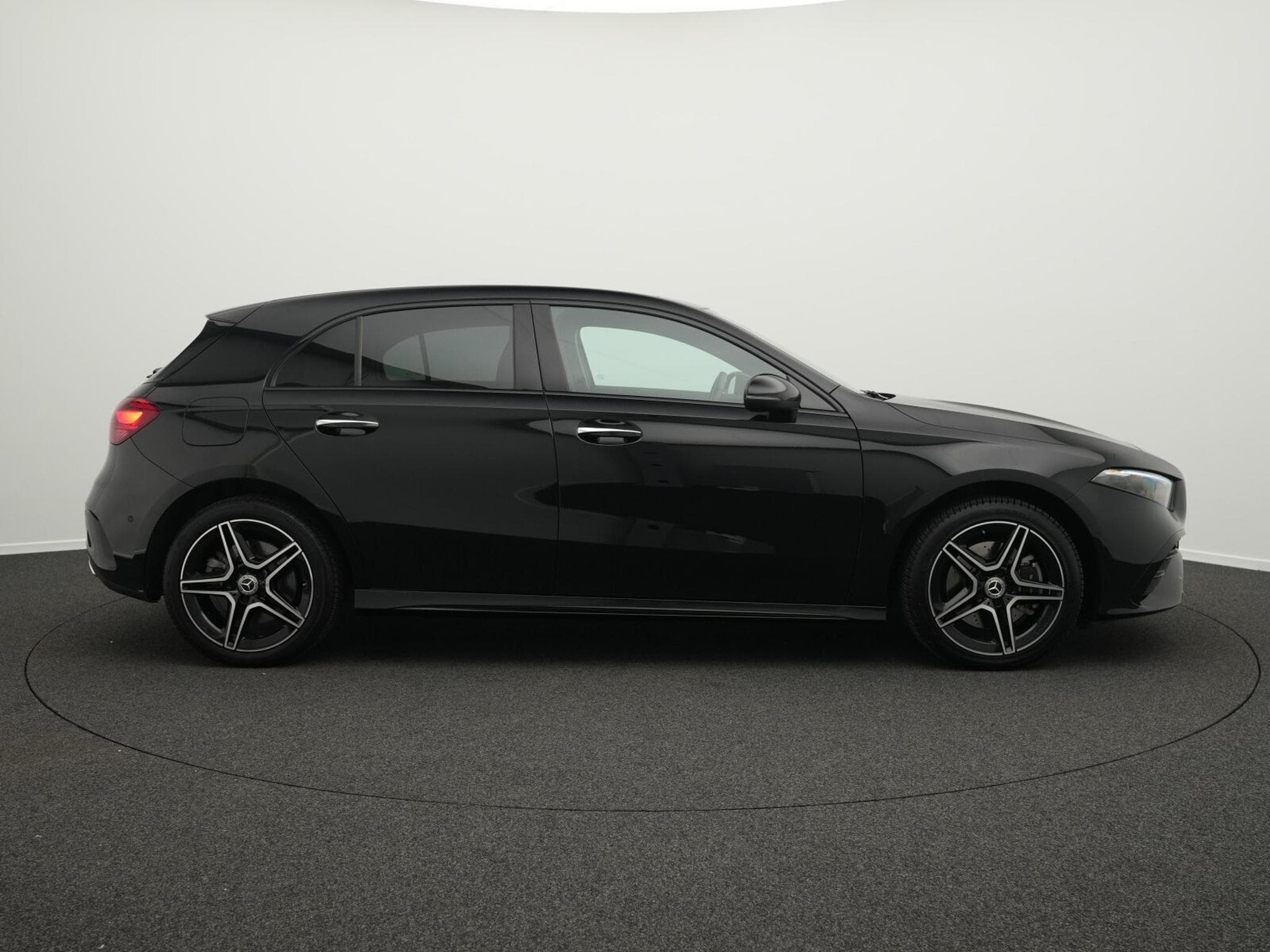 Mercedes A 250 e AMG-Line LED+Pano+Night+Keyless+Kamera (2023) - Photo 5