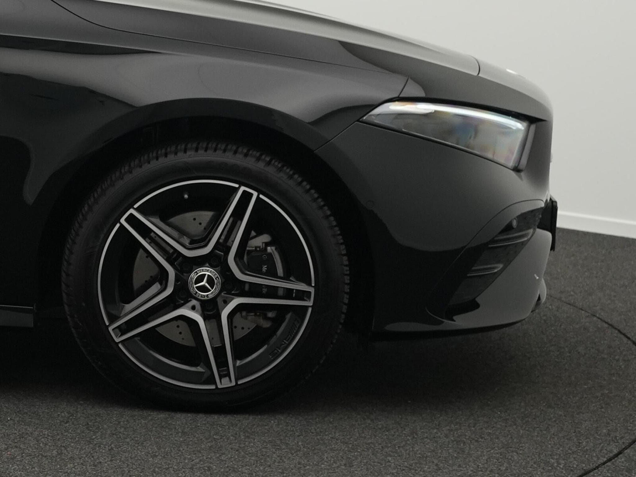 Mercedes A 250 e AMG-Line LED+Pano+Night+Keyless+Kamera (2023) - Photo 6