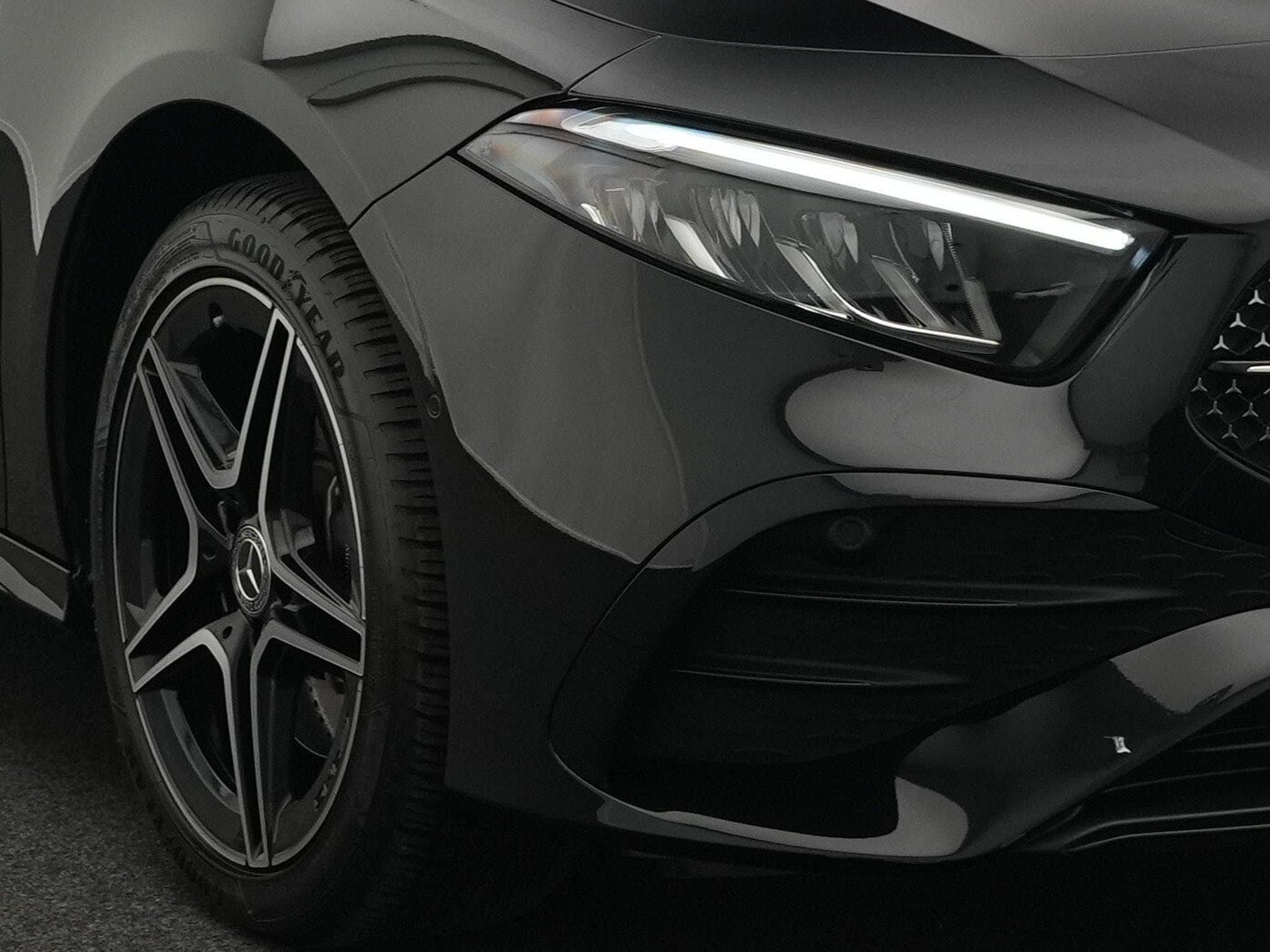 Mercedes A 250 e AMG-Line LED+Pano+Night+Keyless+Kamera (2023) - Photo 7