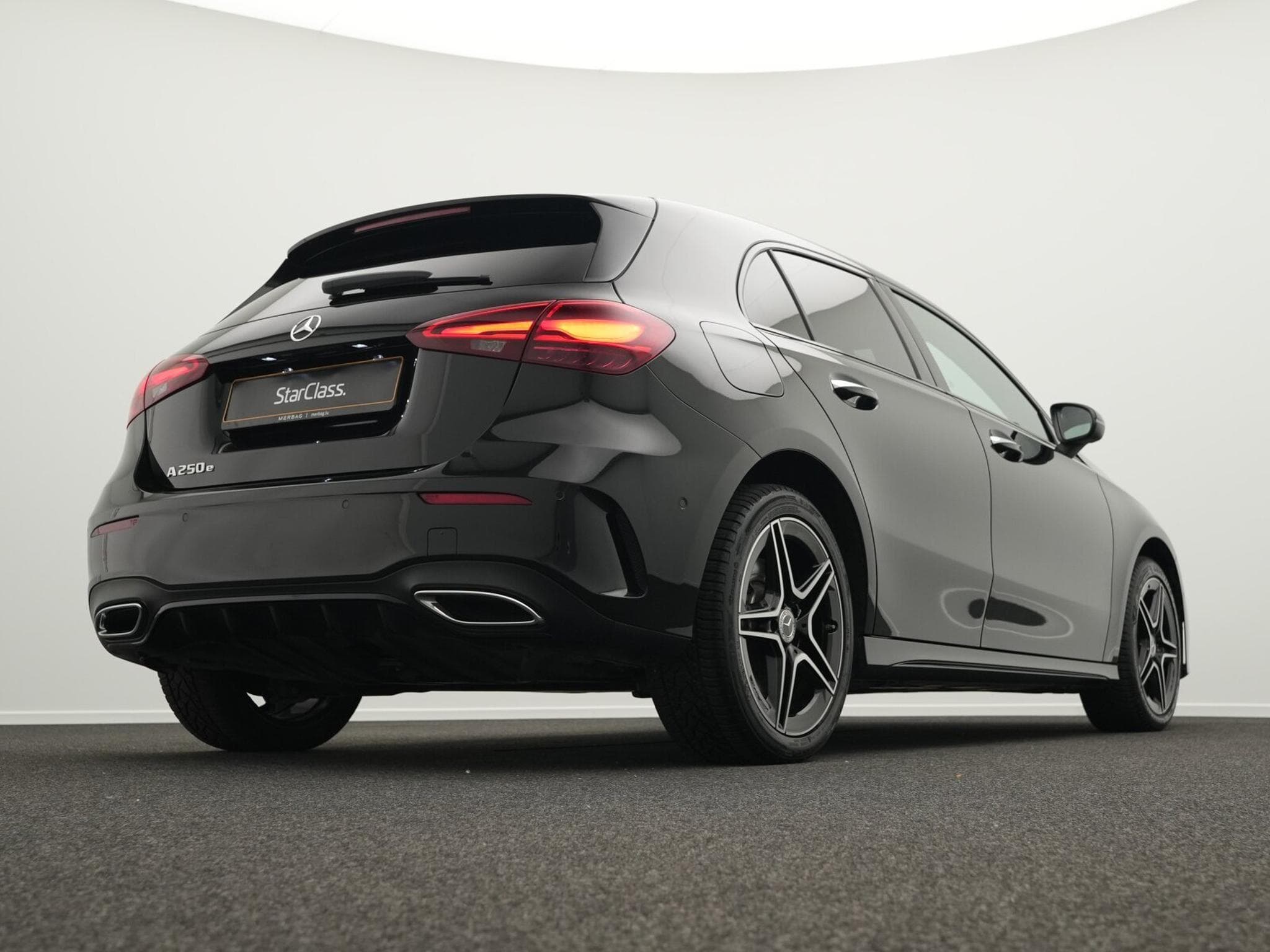 Mercedes A 250 e AMG-Line LED+Pano+Night+Keyless+Kamera (2023) - Photo 9