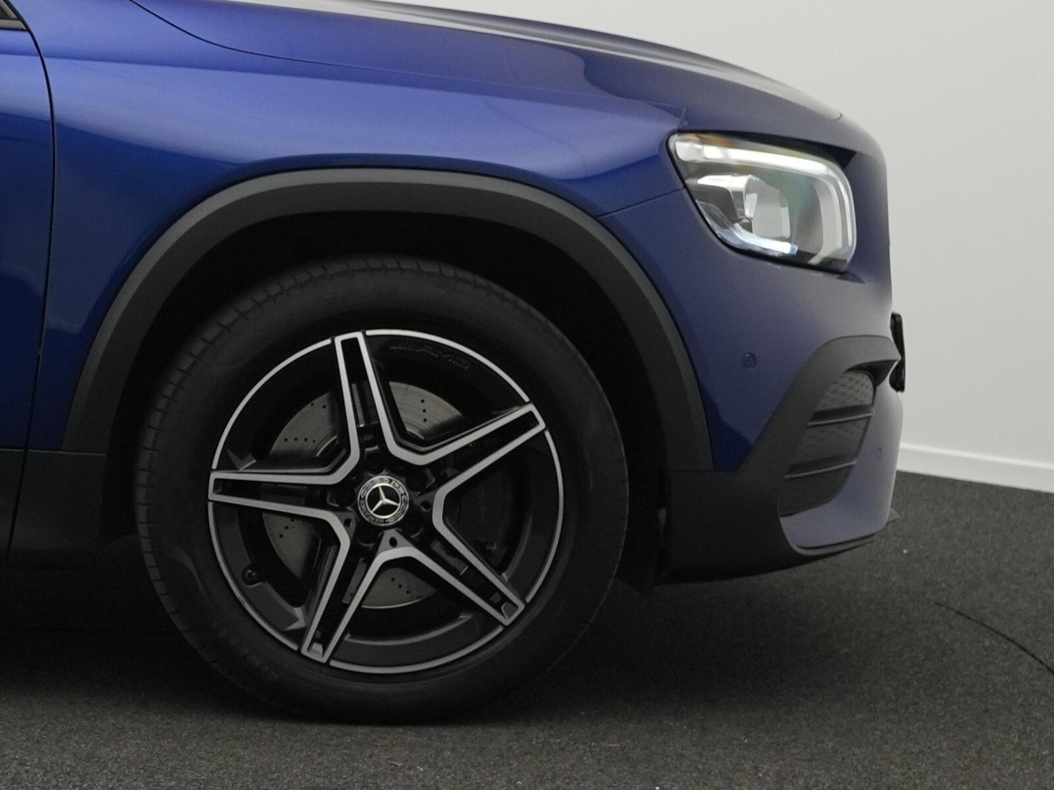 Mercedes GLB 250 4MATIC AMG-Line LED+360°+Pano+Night (2020) - Photo 6
