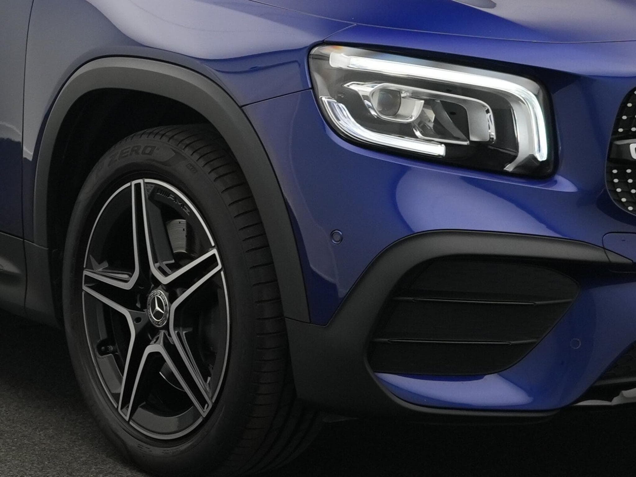 Mercedes GLB 250 4MATIC AMG-Line LED+360°+Pano+Night (2020) - Photo 7