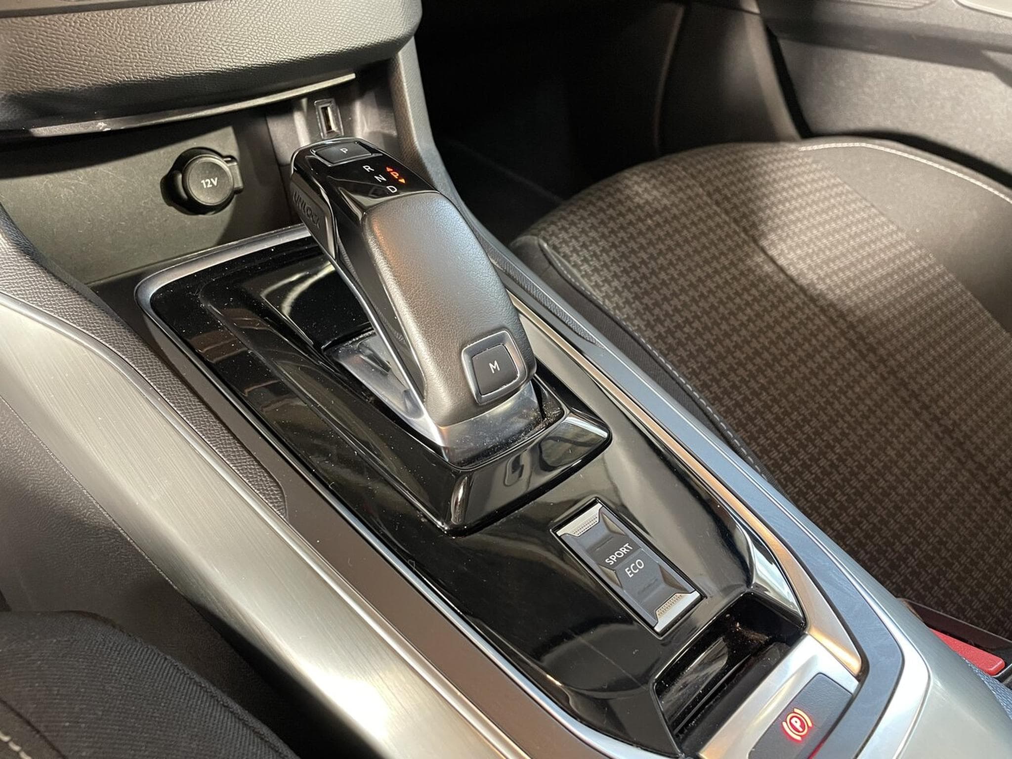 Peugeot 308 SW 1.5 BlueHDI 130 ACTIVE EAT8 GPS BLUETTOTH (2021) - Photo 6