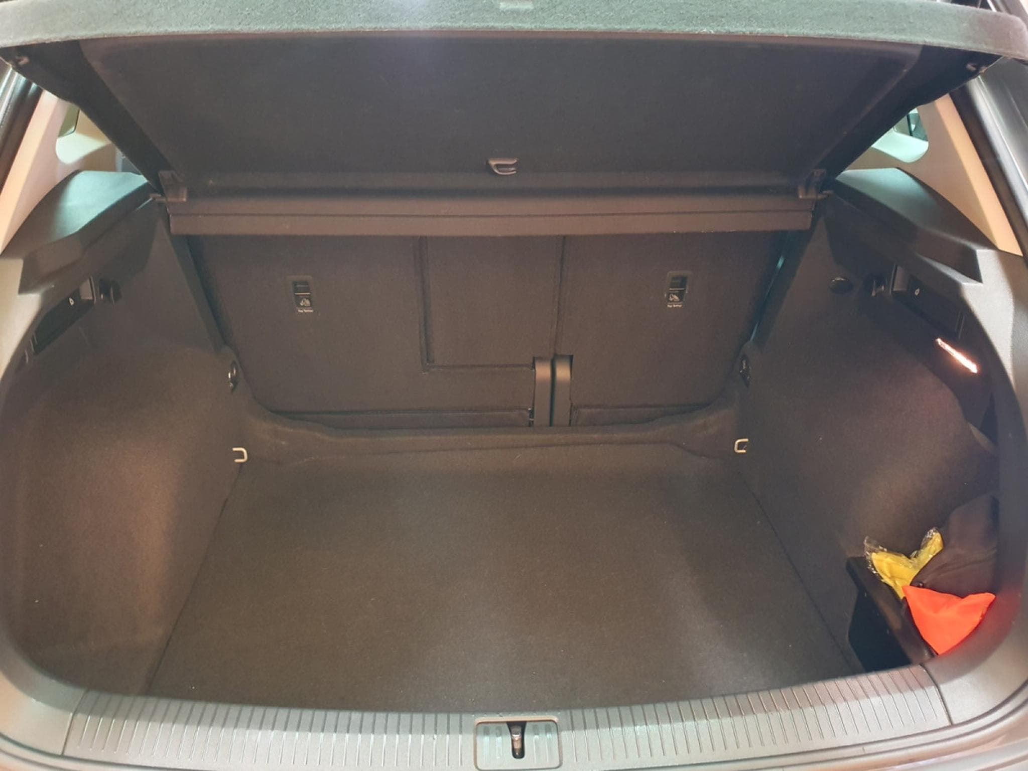 VW Tiguan 2.0TDI 150 LIFE (2021) - Photo 18