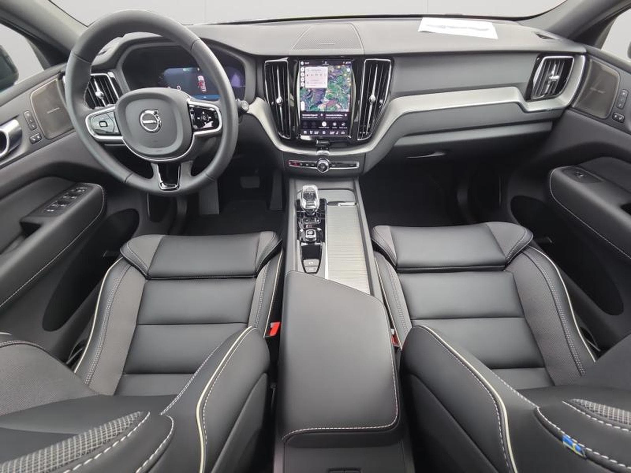 Volvo XC60 T6 Plus Dark / Hybride KIT HIVER (2025) - Photo 10
