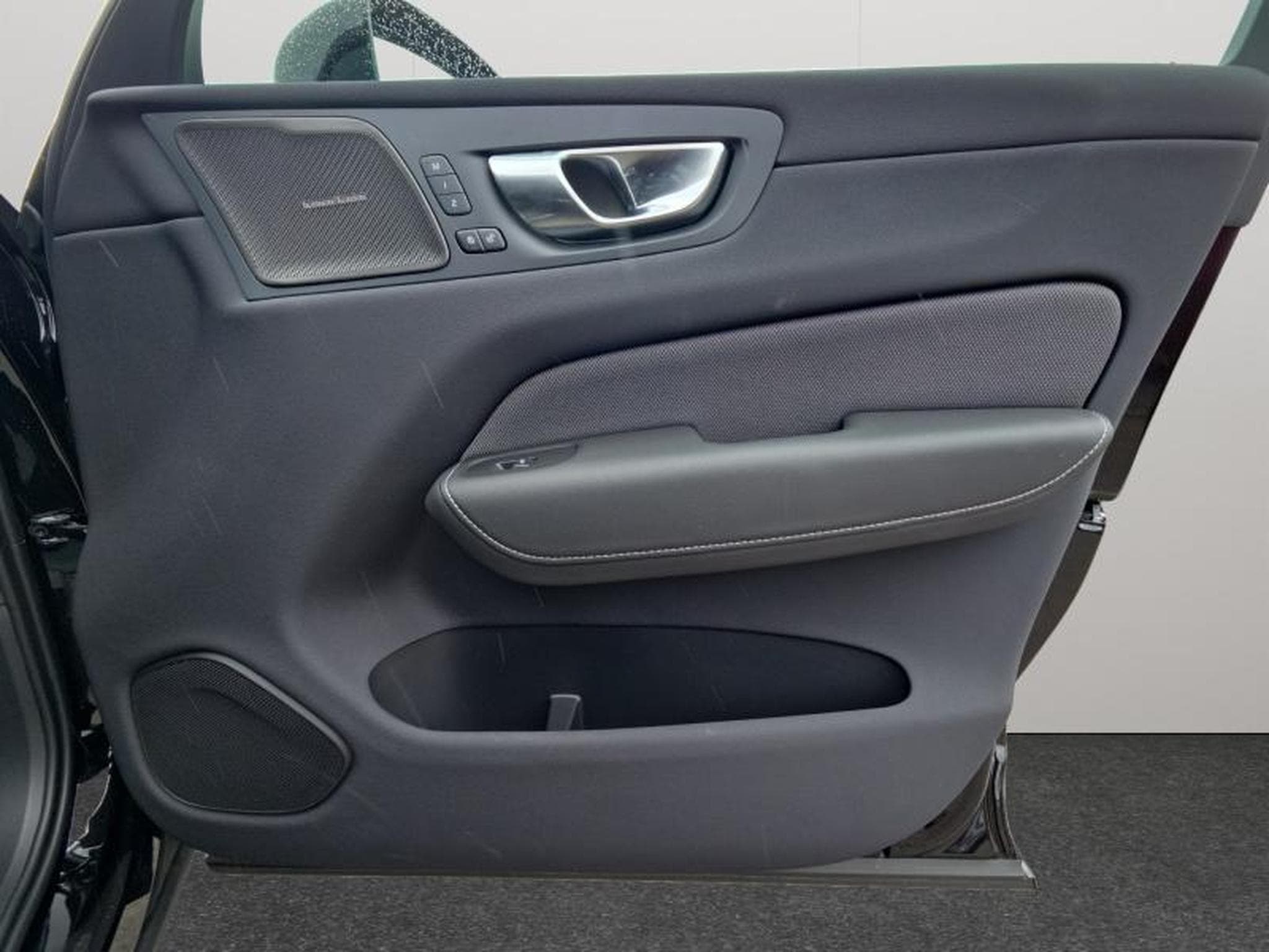 Volvo XC60 T6 Plus Dark / Hybride KIT HIVER (2025) - Photo 36