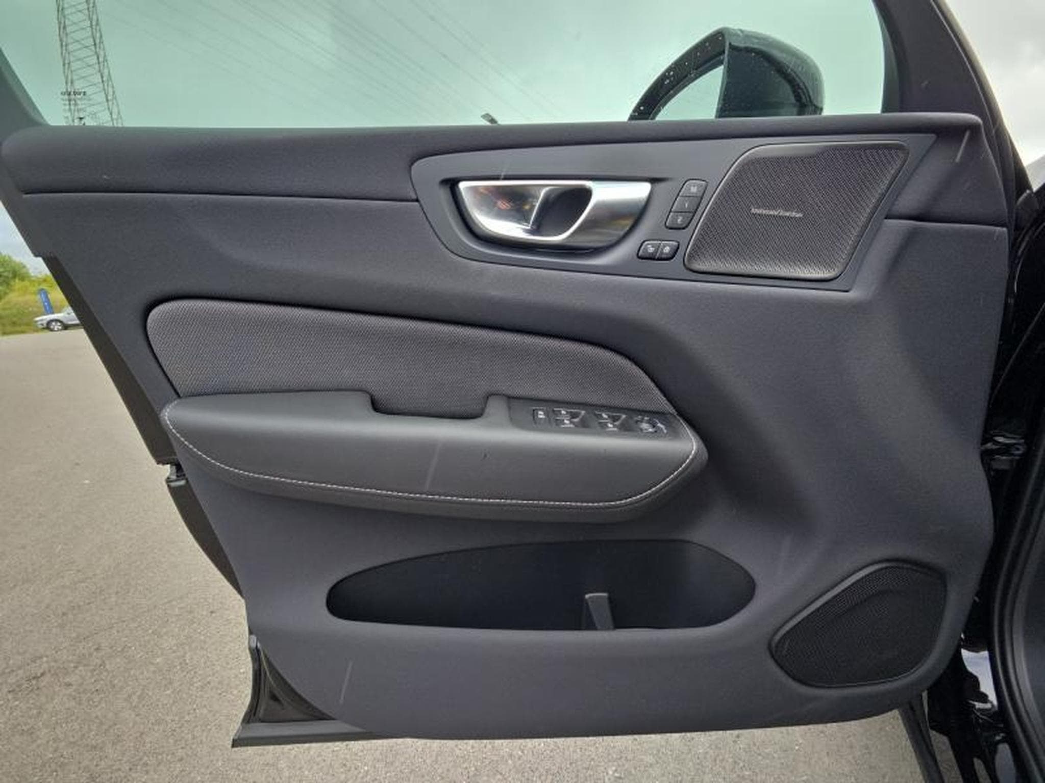 Volvo XC60 T6 Plus Dark / Hybride KIT HIVER (2025) - Photo 41