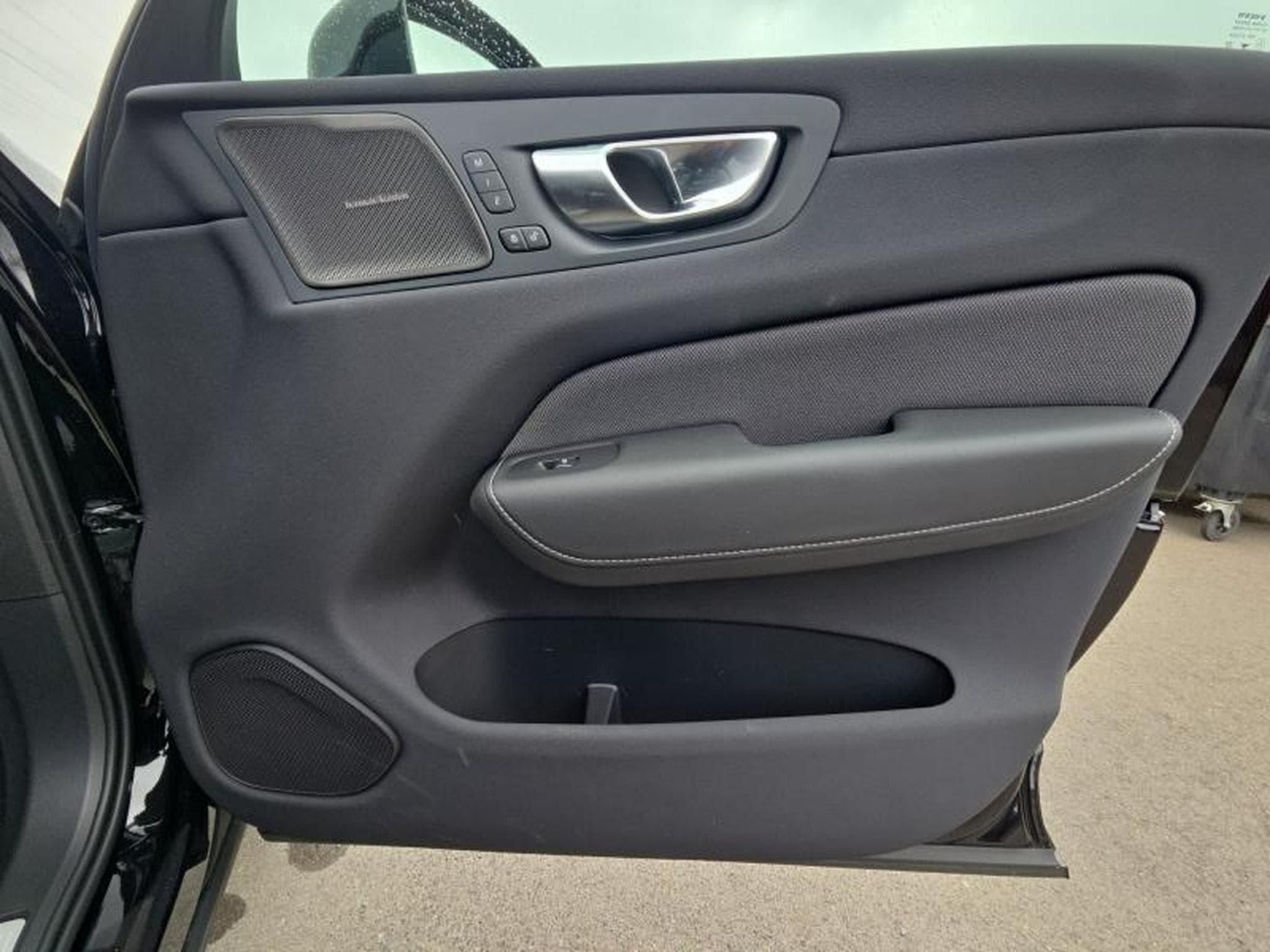 Volvo XC60 T6 Plus Dark / Hybride KIT HIVER (2025) - Photo 42