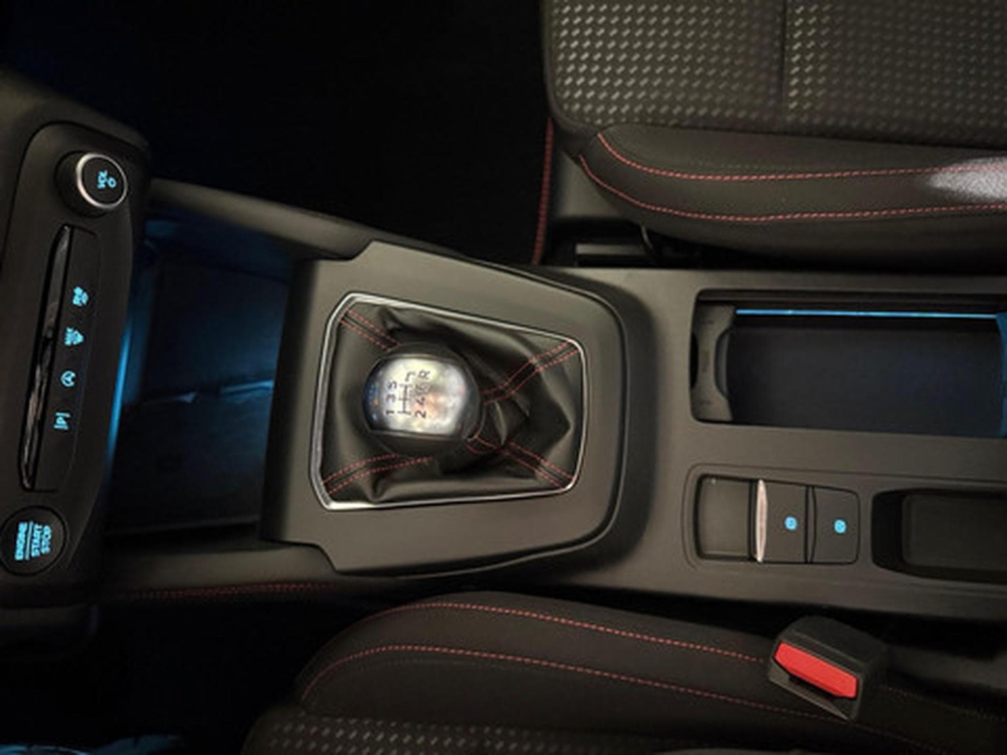 Ford Focus Clipper 1.0i EcoBoost MHEV 92kW ST-Line X (2023) - Photo 9