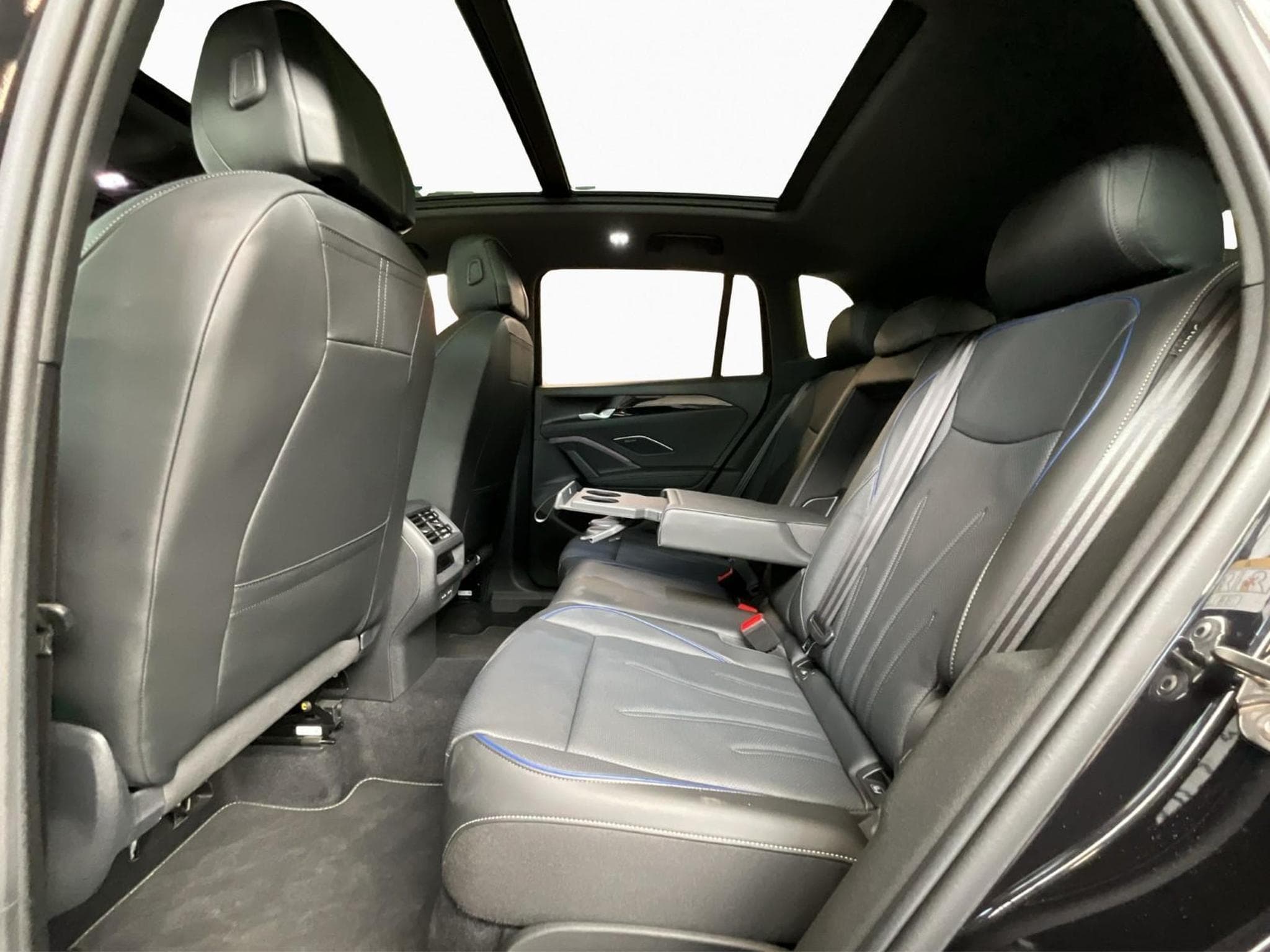 VW Tiguan R-Line+DSG+Black-Style+4M+Pano+AHK+IQ-Drive (2025) - Photo 16