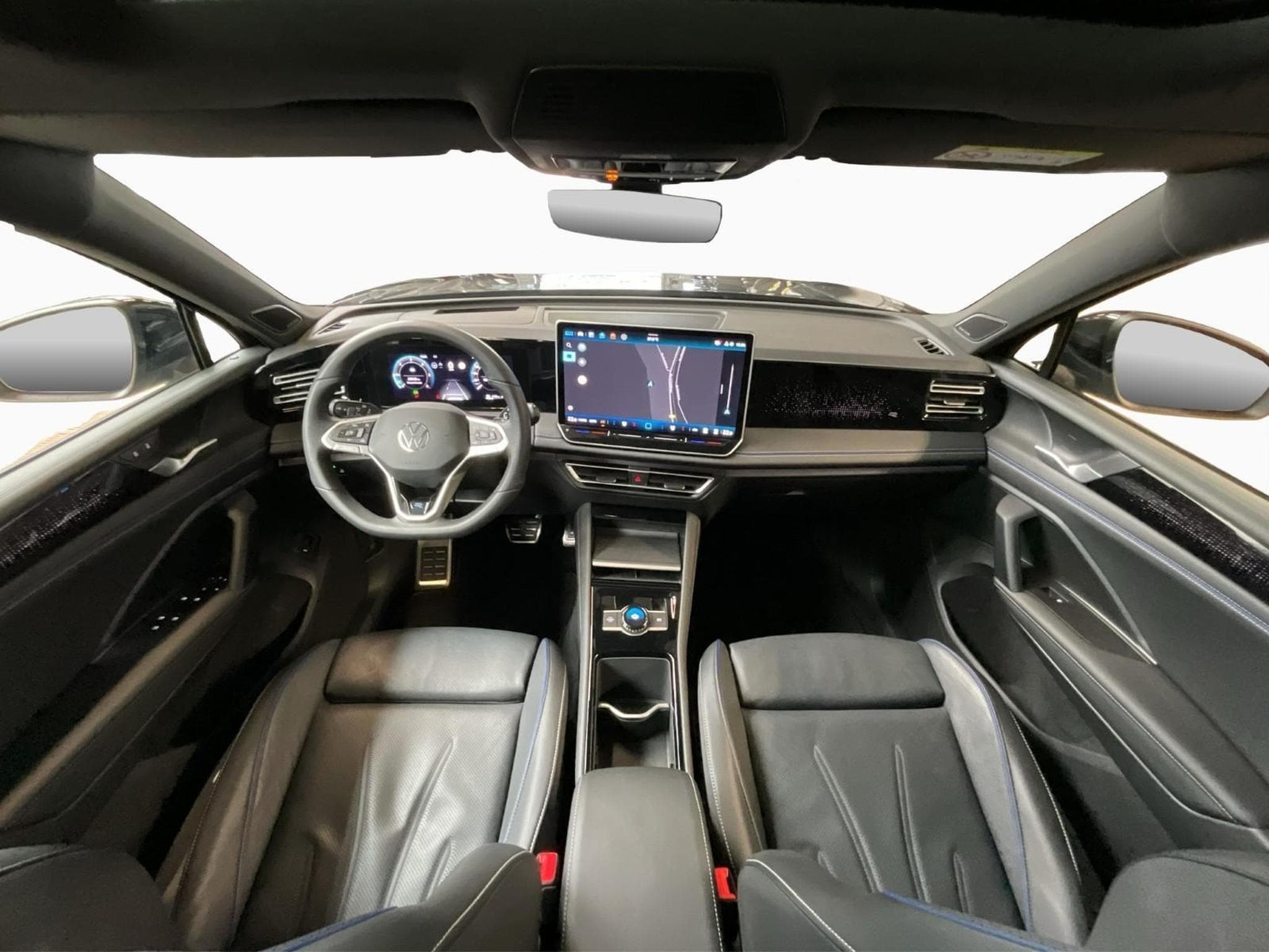 VW Tiguan R-Line+DSG+Black-Style+4M+Pano+AHK+IQ-Drive (2025) - Photo 2