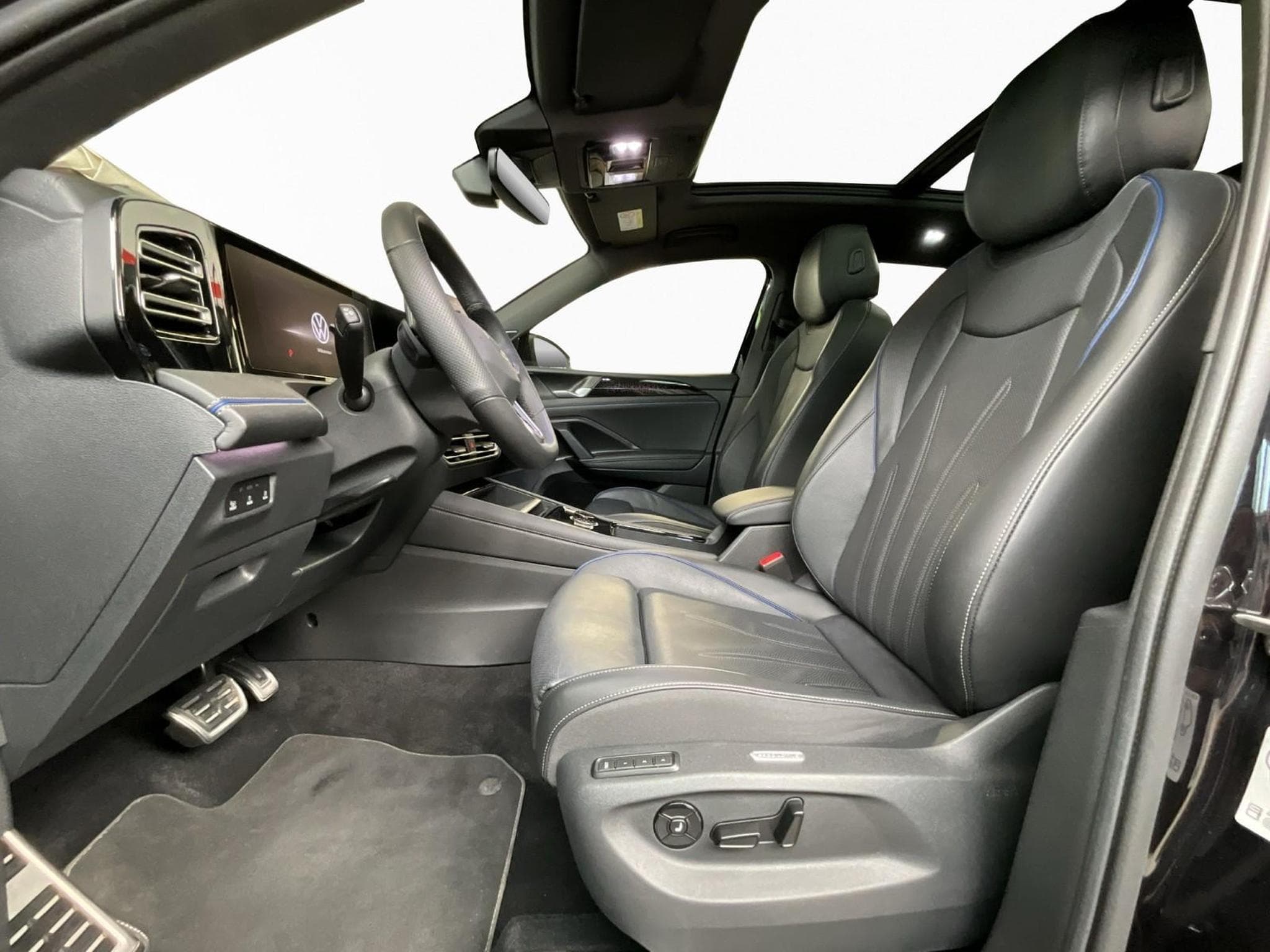 VW Tiguan R-Line+DSG+Black-Style+4M+Pano+AHK+IQ-Drive (2025) - Photo 9