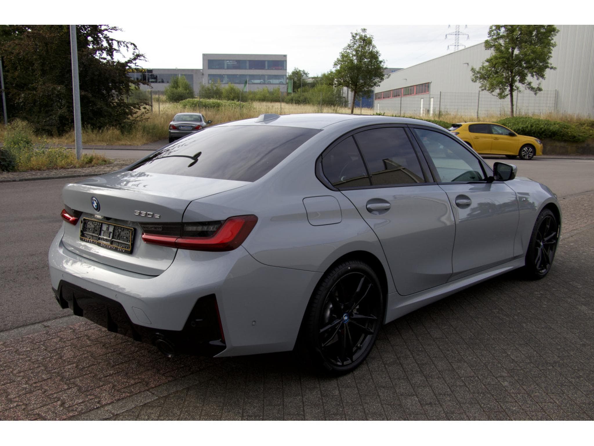 BMW 330 330e Aut. Pack M 19" HuD pack Innovation Driving Assistant (2024) - Photo 4