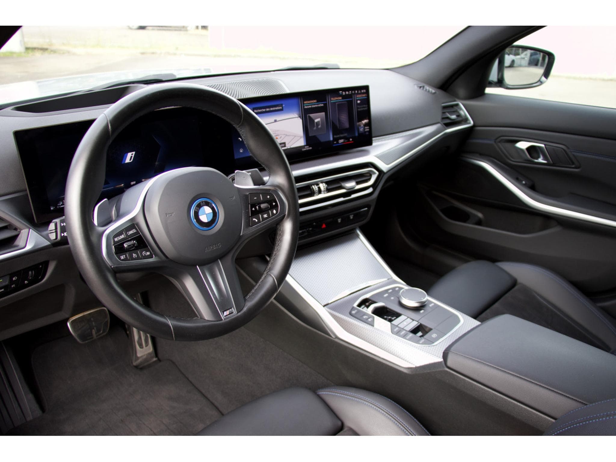 BMW 330 330e Aut. Pack M 19" HuD pack Innovation Driving Assistant (2024) - Photo 7