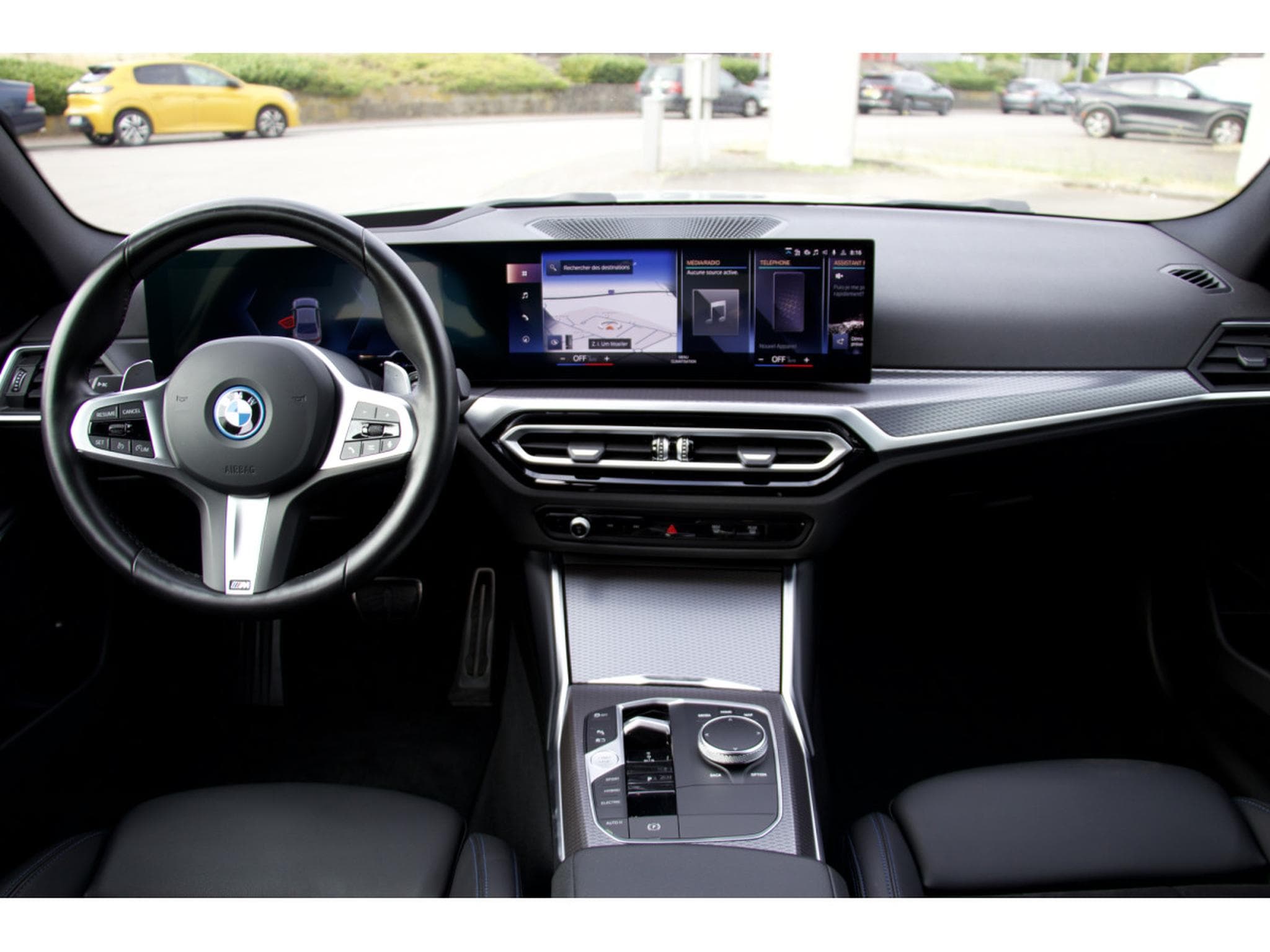 BMW 330 330e Aut. Pack M 19" HuD pack Innovation Driving Assistant (2024) - Photo 8
