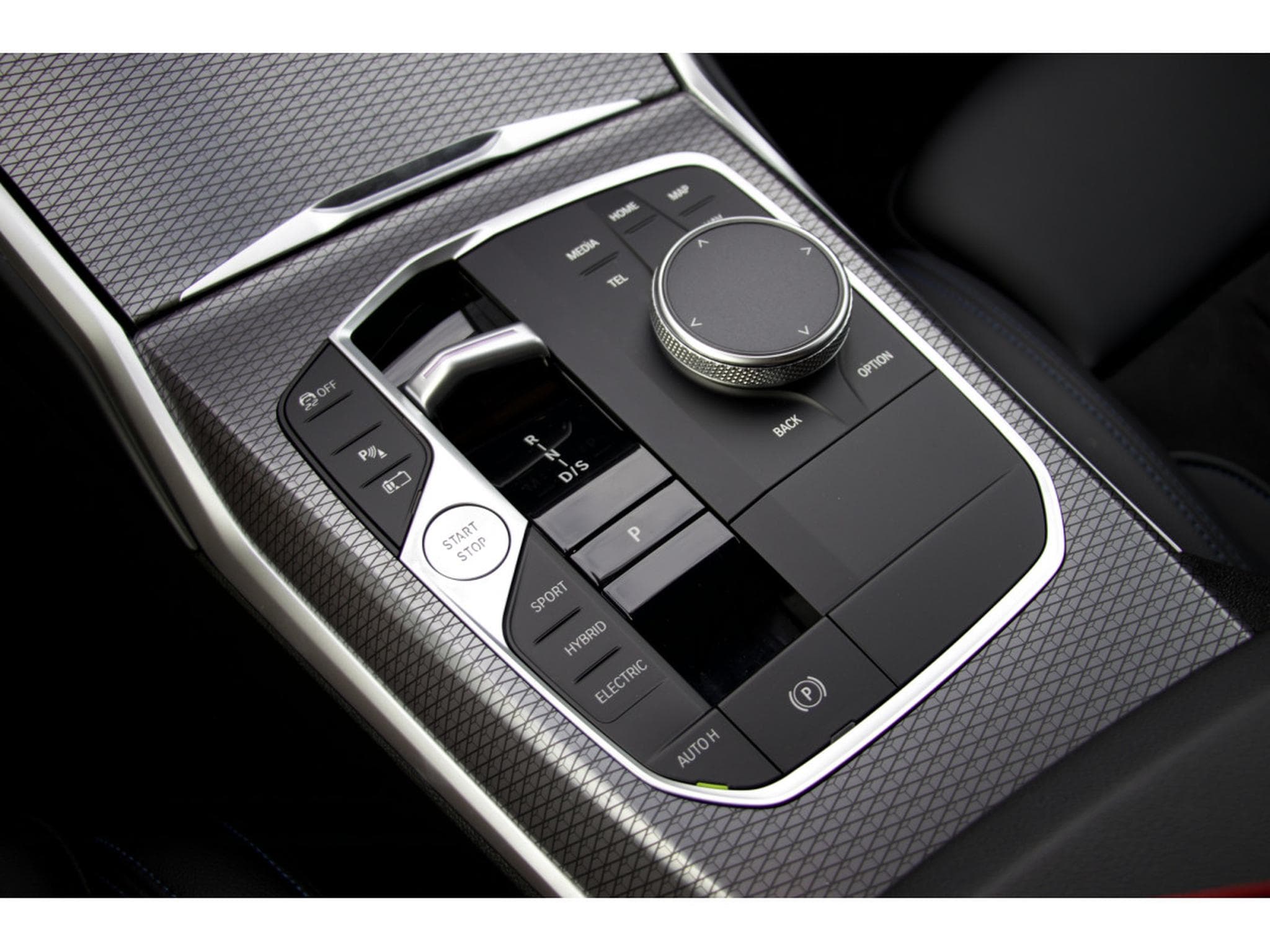 BMW 330 330e Aut. Pack M 19" HuD pack Innovation Driving Assistant (2024) - Photo 9