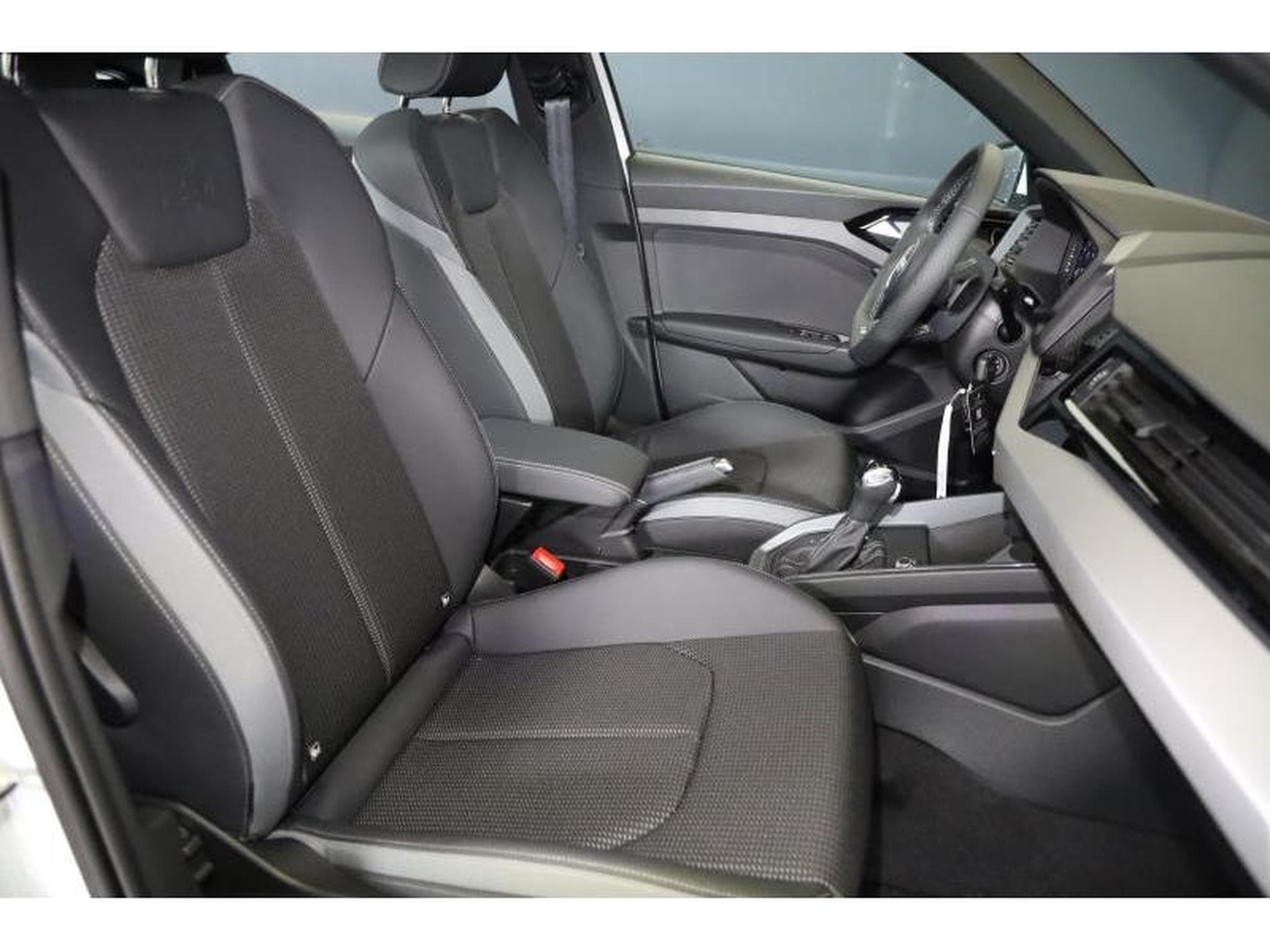 Audi A1 Sportback S Line (2024) - Photo 11