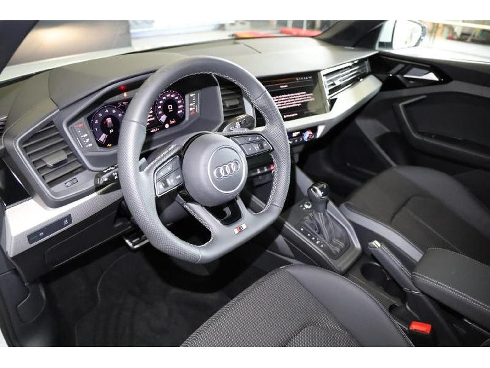 Audi A1 Sportback S Line (2024) - Photo 8
