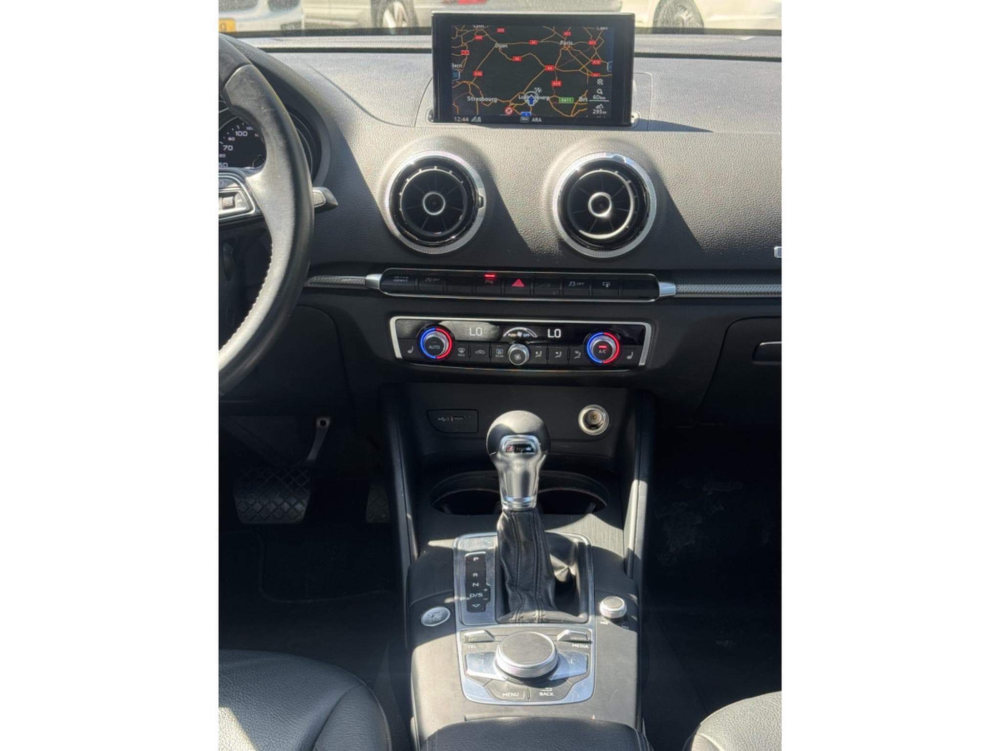 Audi A3 2.0 tdi 150ch automatique 1-prop (2016) - Photo 10