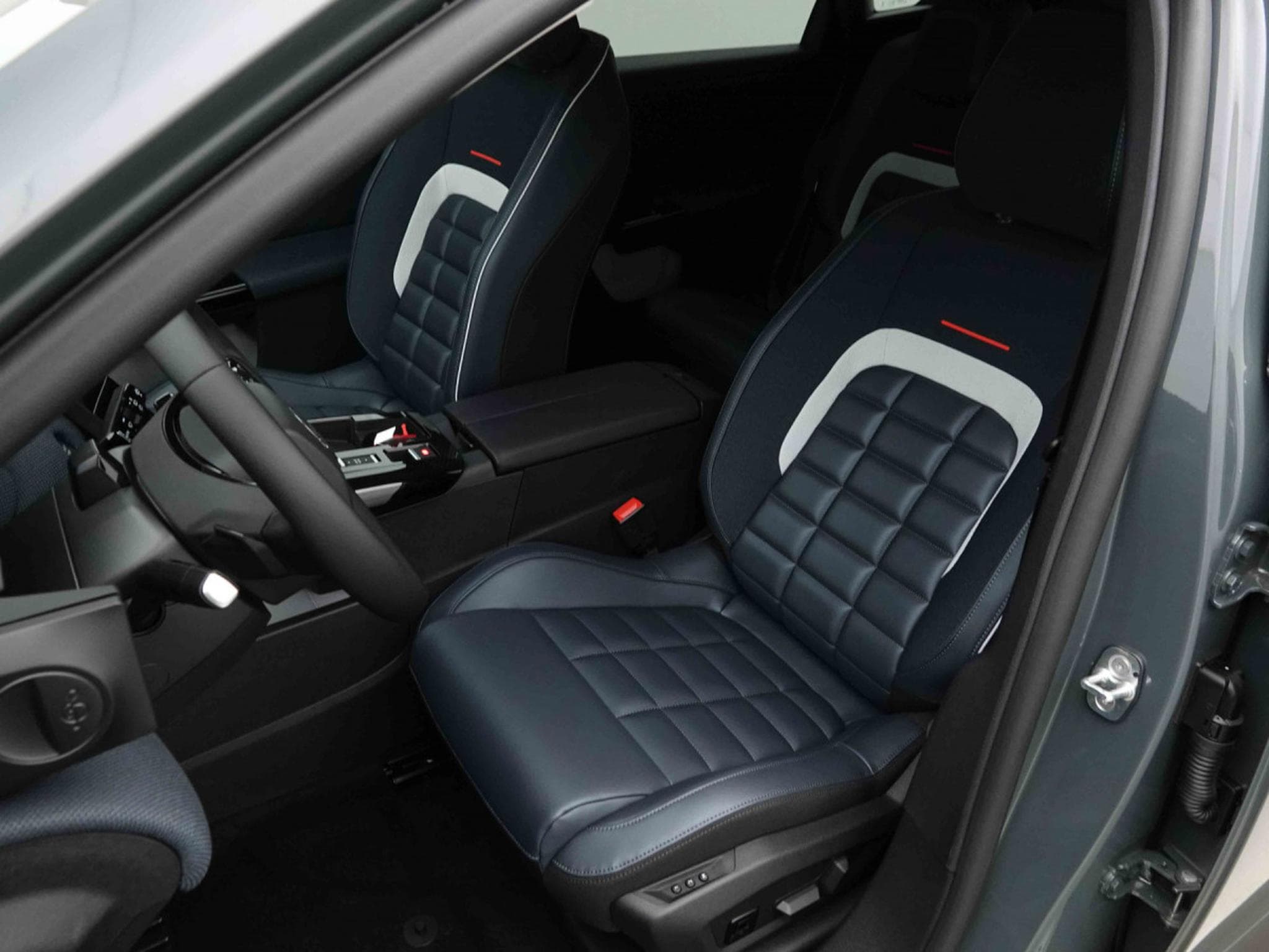 Citroën C4 1.2 145 Hybrid Auto Max (2026) - Photo 8