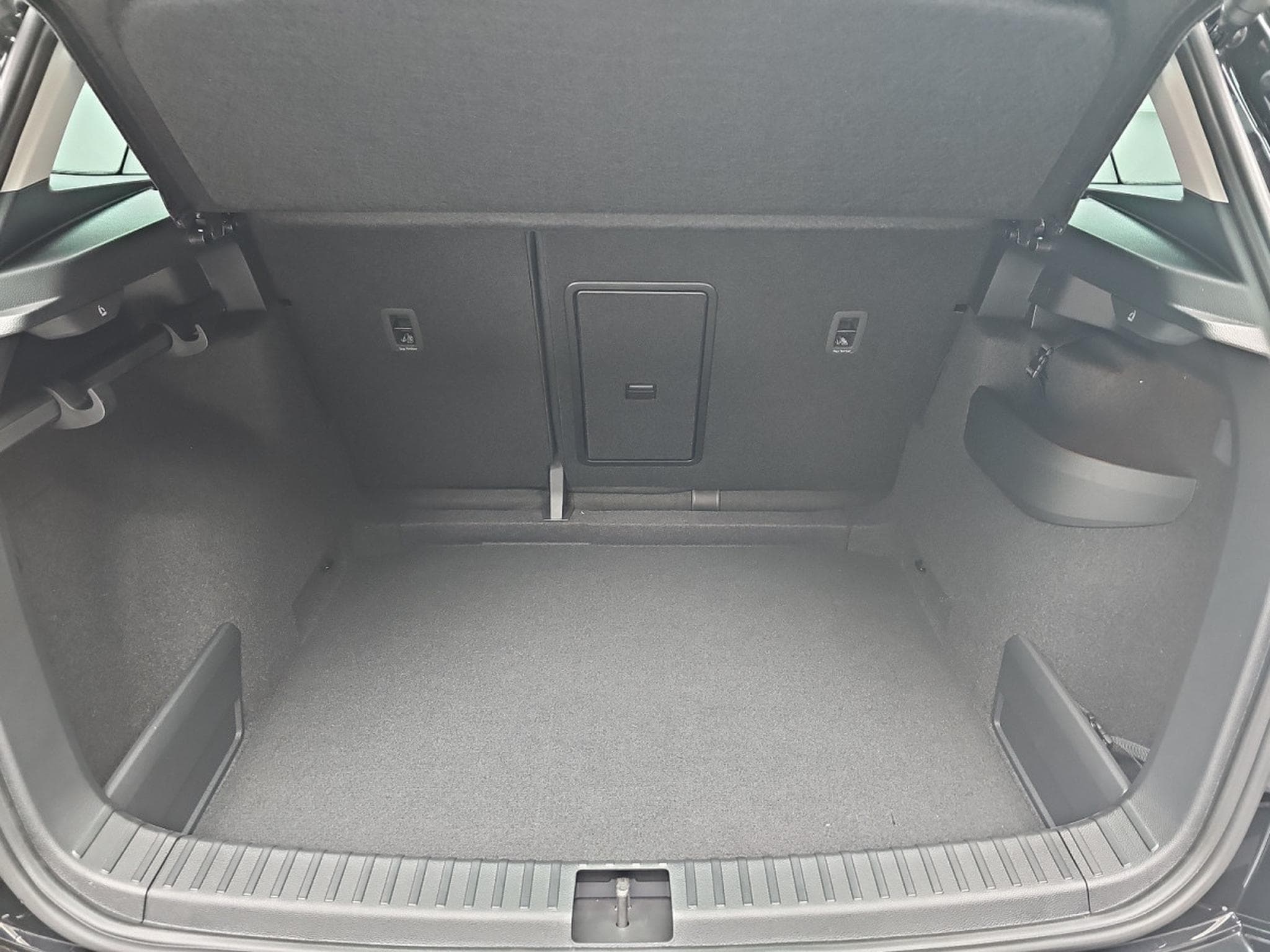 Skoda Karoq 1.5 TSi DSG 150 130 Anniversary (2026) - Photo 14