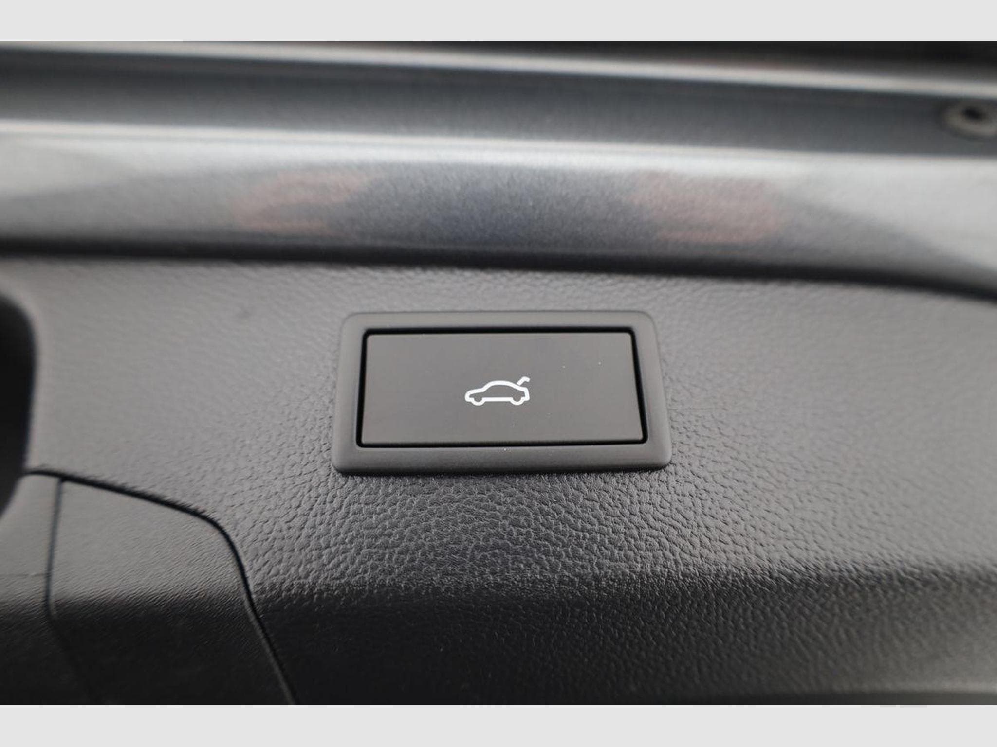 VW Passat Variant 2.0 TDI 142 kW 4Motion R-Line (2026) - Photo 15
