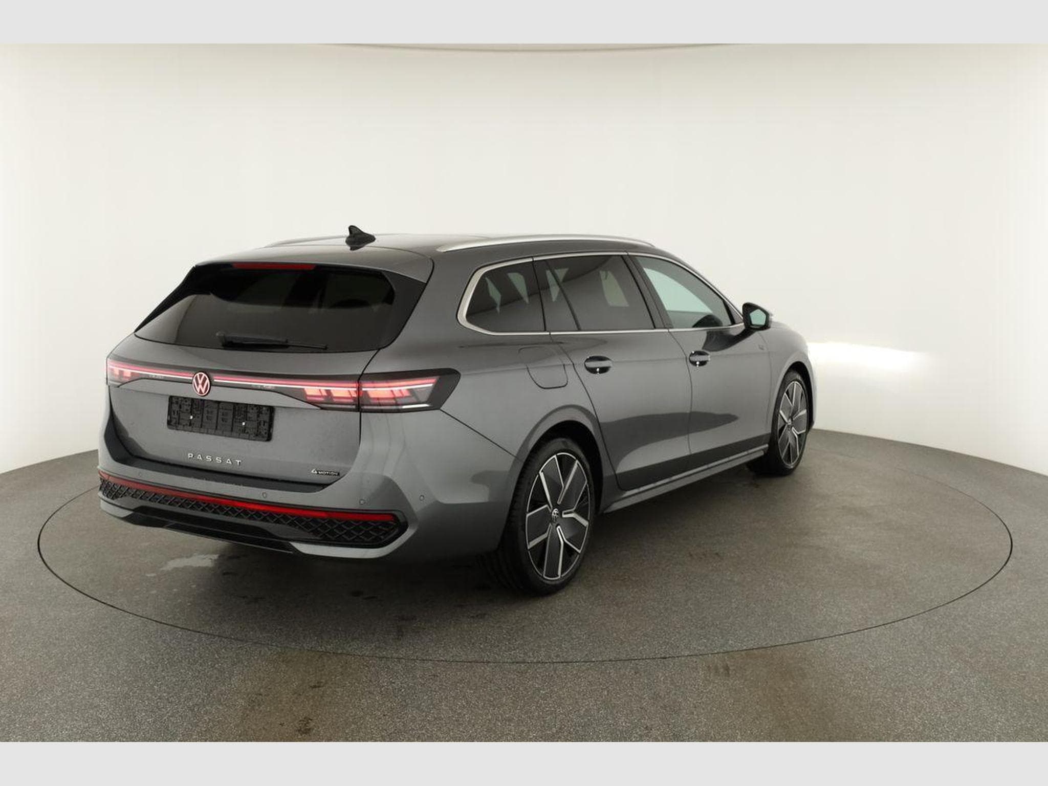 VW Passat Variant 2.0 TDI 142 kW 4Motion R-Line (2026) - Photo 19