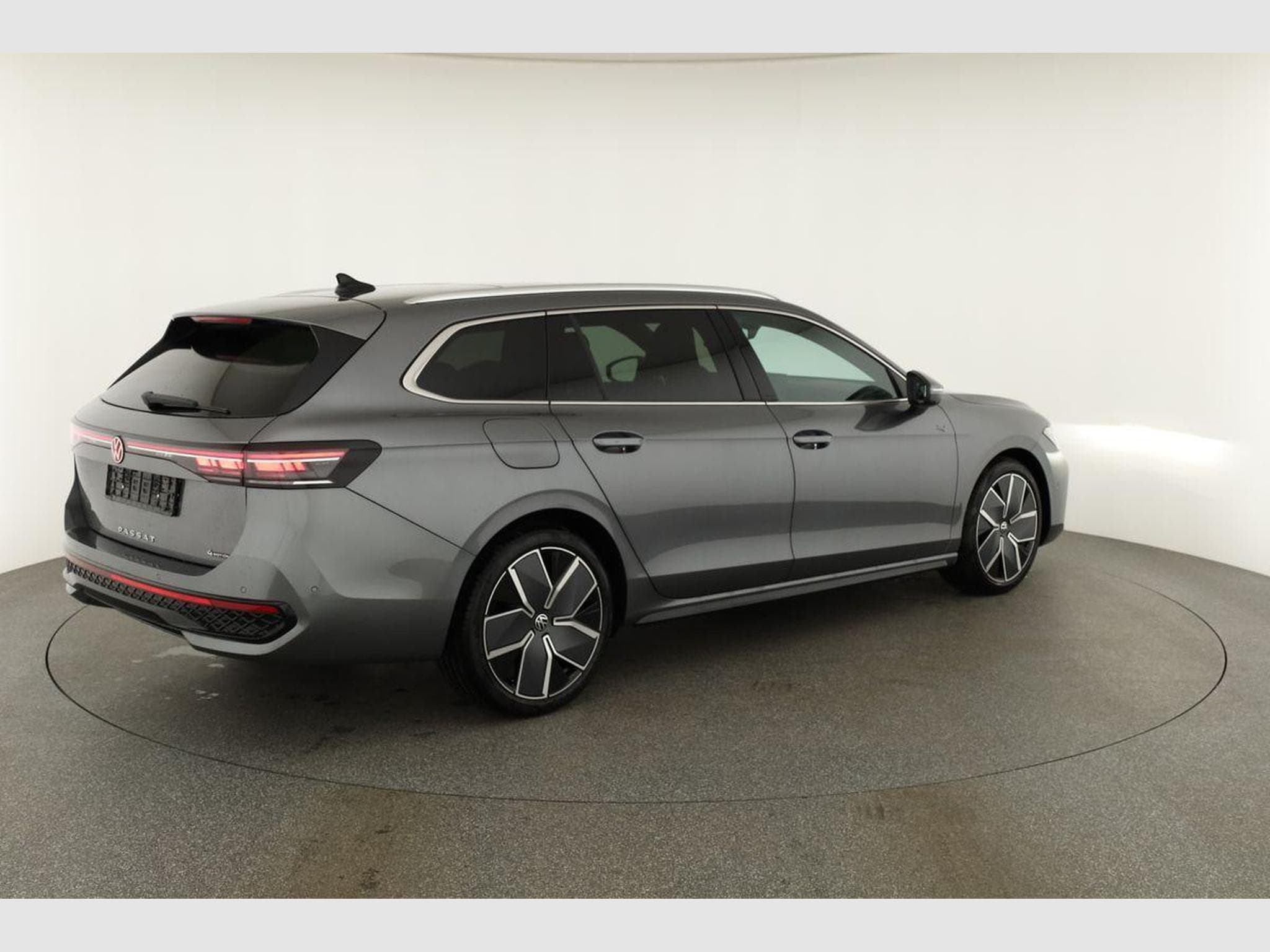 VW Passat Variant 2.0 TDI 142 kW 4Motion R-Line (2026) - Photo 20