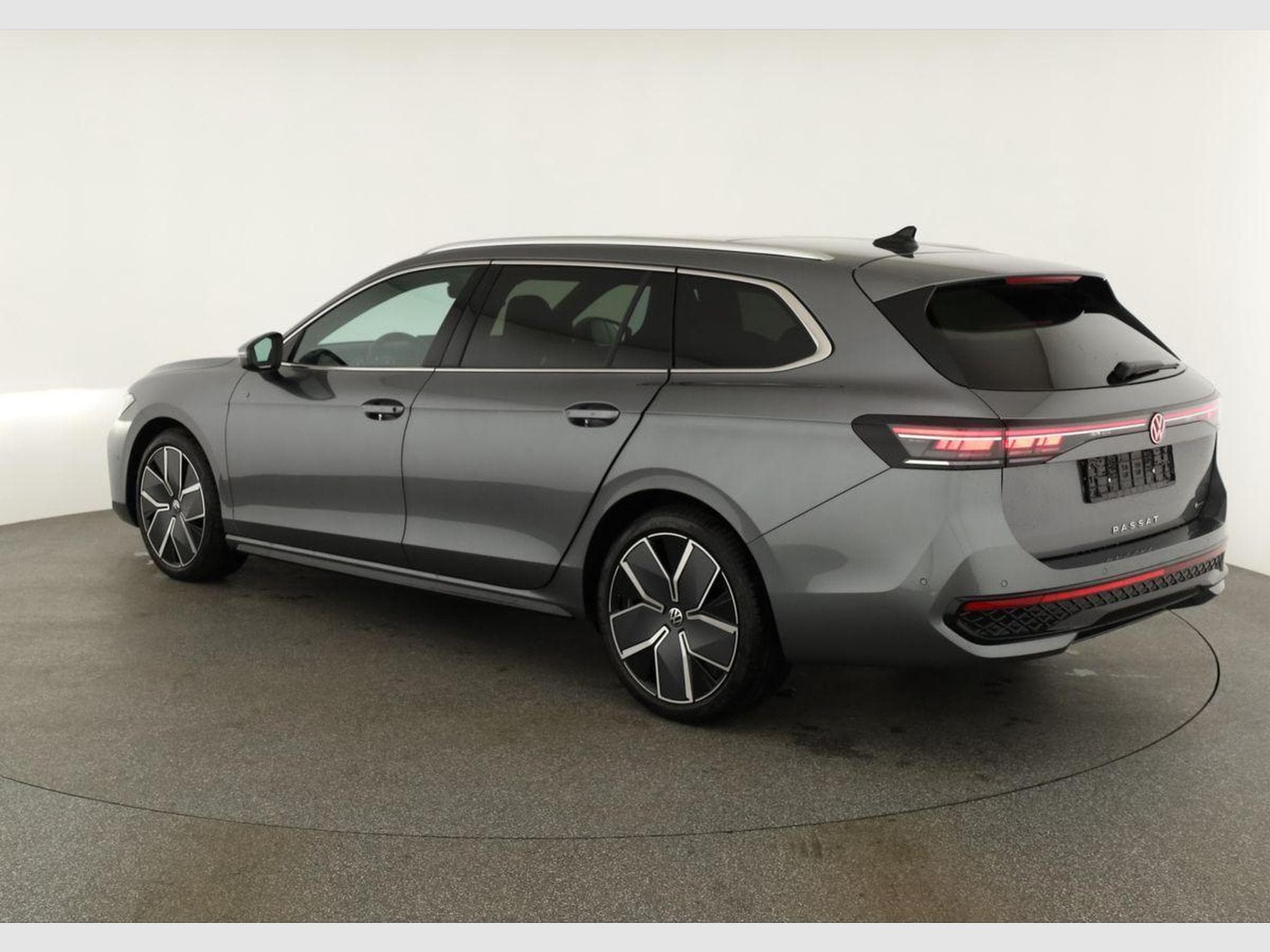 VW Passat Variant 2.0 TDI 142 kW 4Motion R-Line (2026) - Photo 3