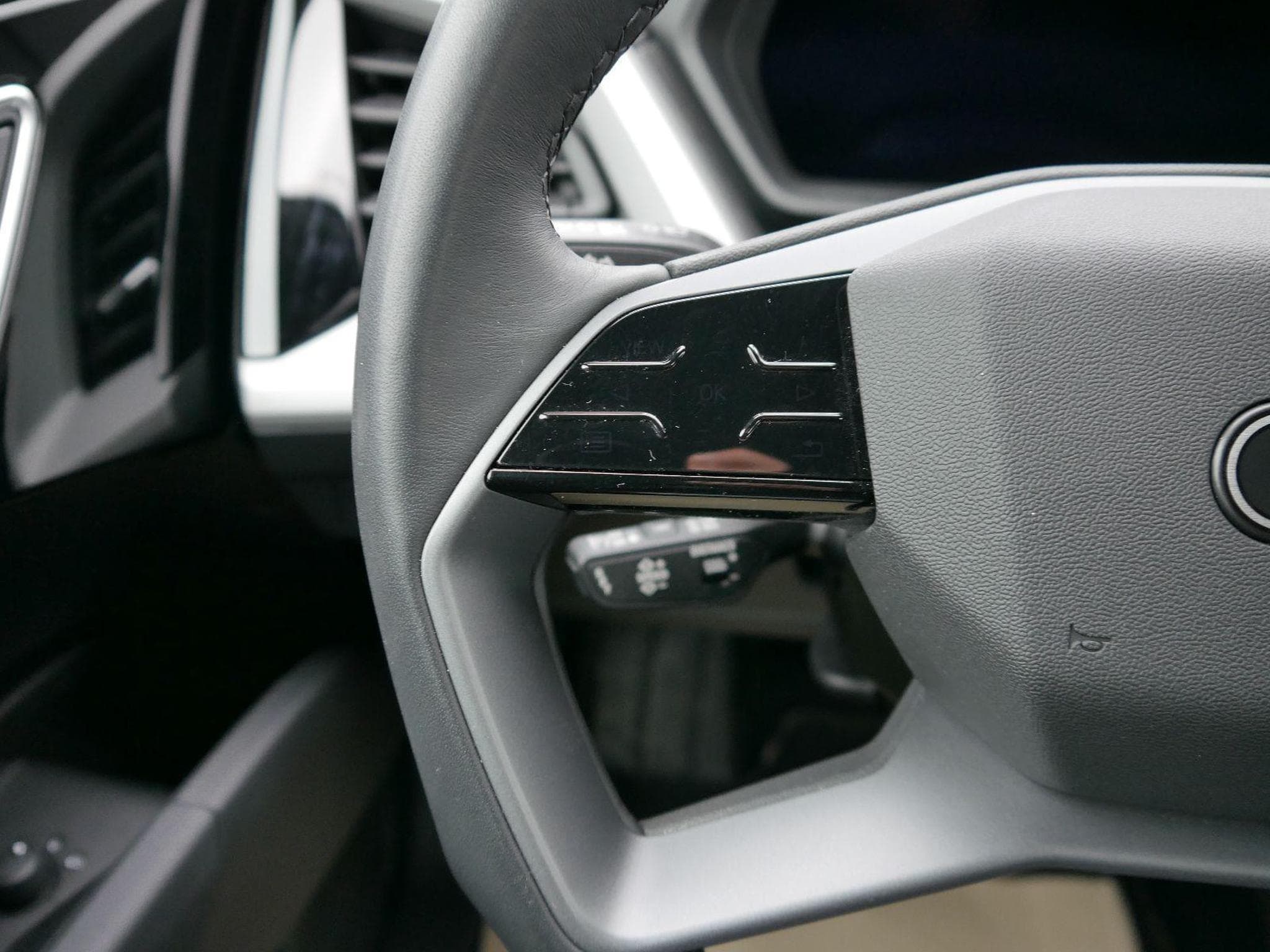 Audi Q4 e-tron Q4 40 E-TRON (2023) - Photo 12