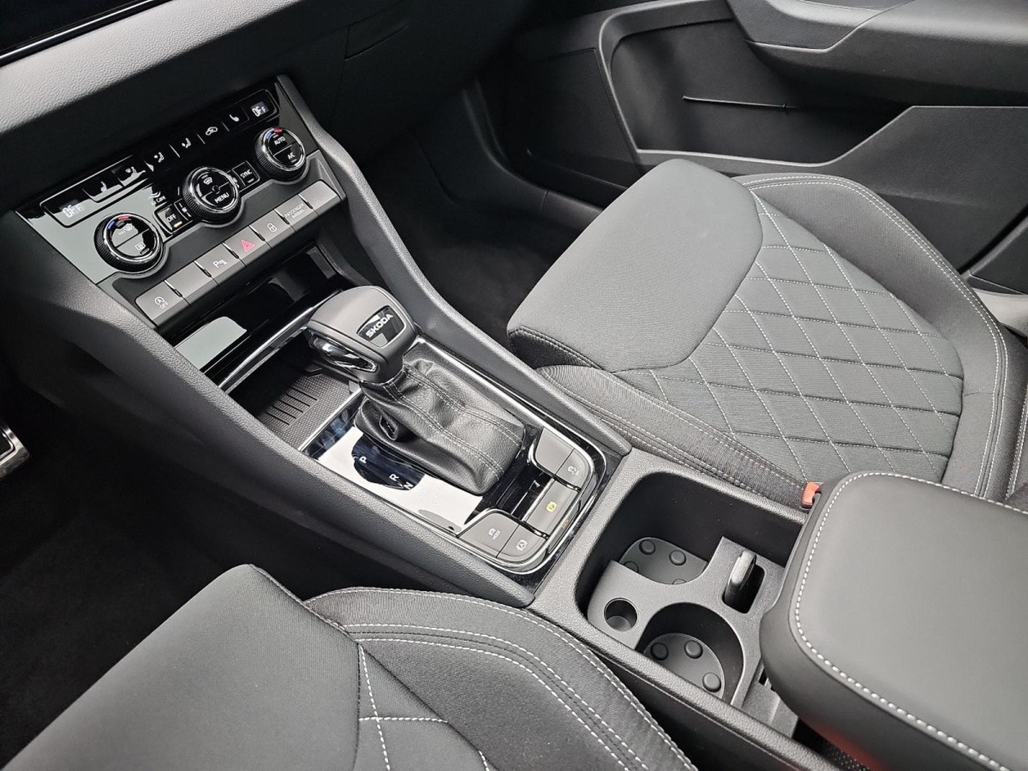 Skoda Karoq 1.5 TSi 150 DSG SPORTLINE (2025) - Photo 11