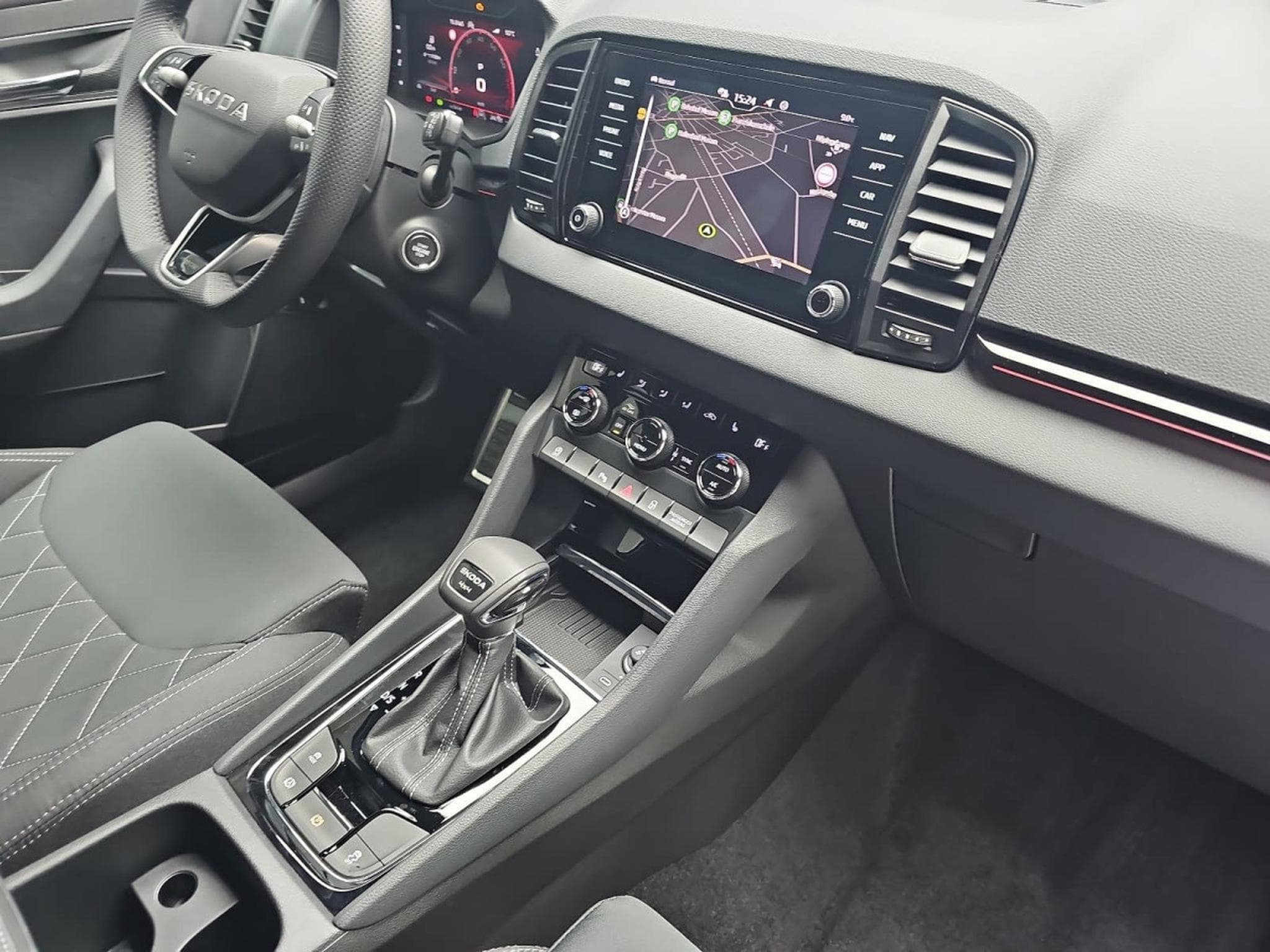 Skoda Karoq 2.0 TSI 190 DSG SPORTLINE 4x4 (2025) - Photo 15