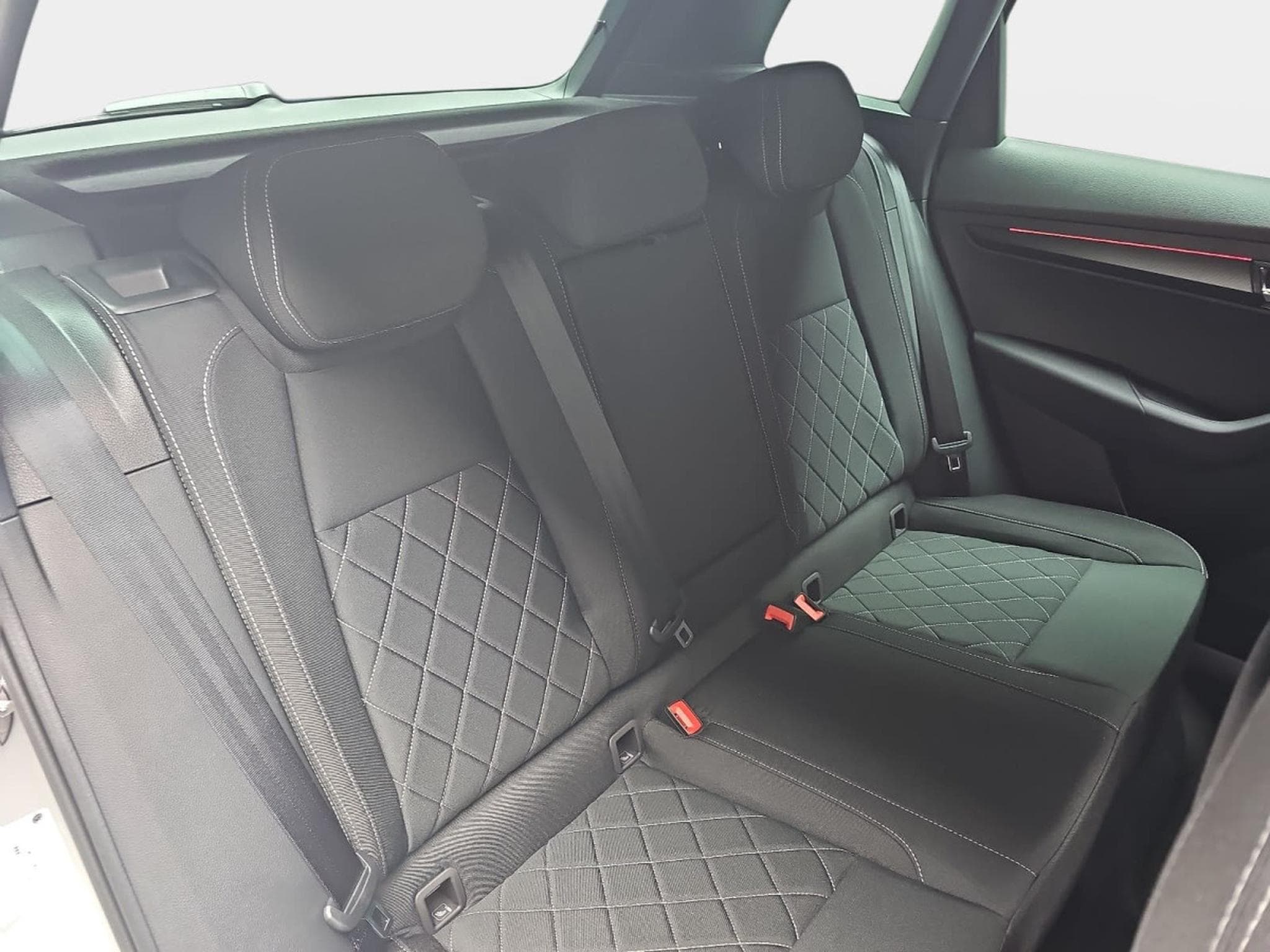 Skoda Karoq 2.0 TSI 190 DSG SPORTLINE 4x4 (2025) - Photo 16
