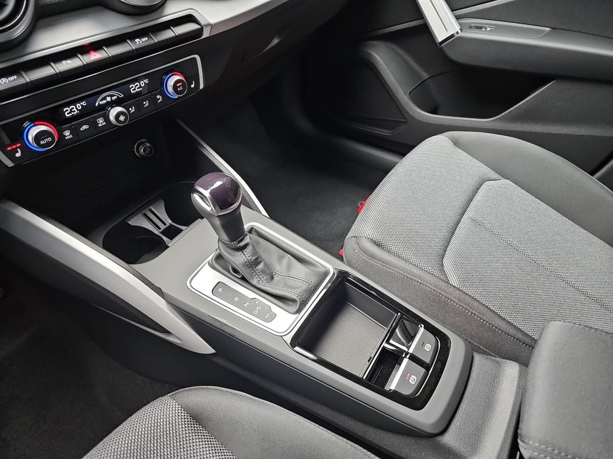 Audi Q2 35 TFSI S-Tronic 150  S-Line (2025) - Photo 11
