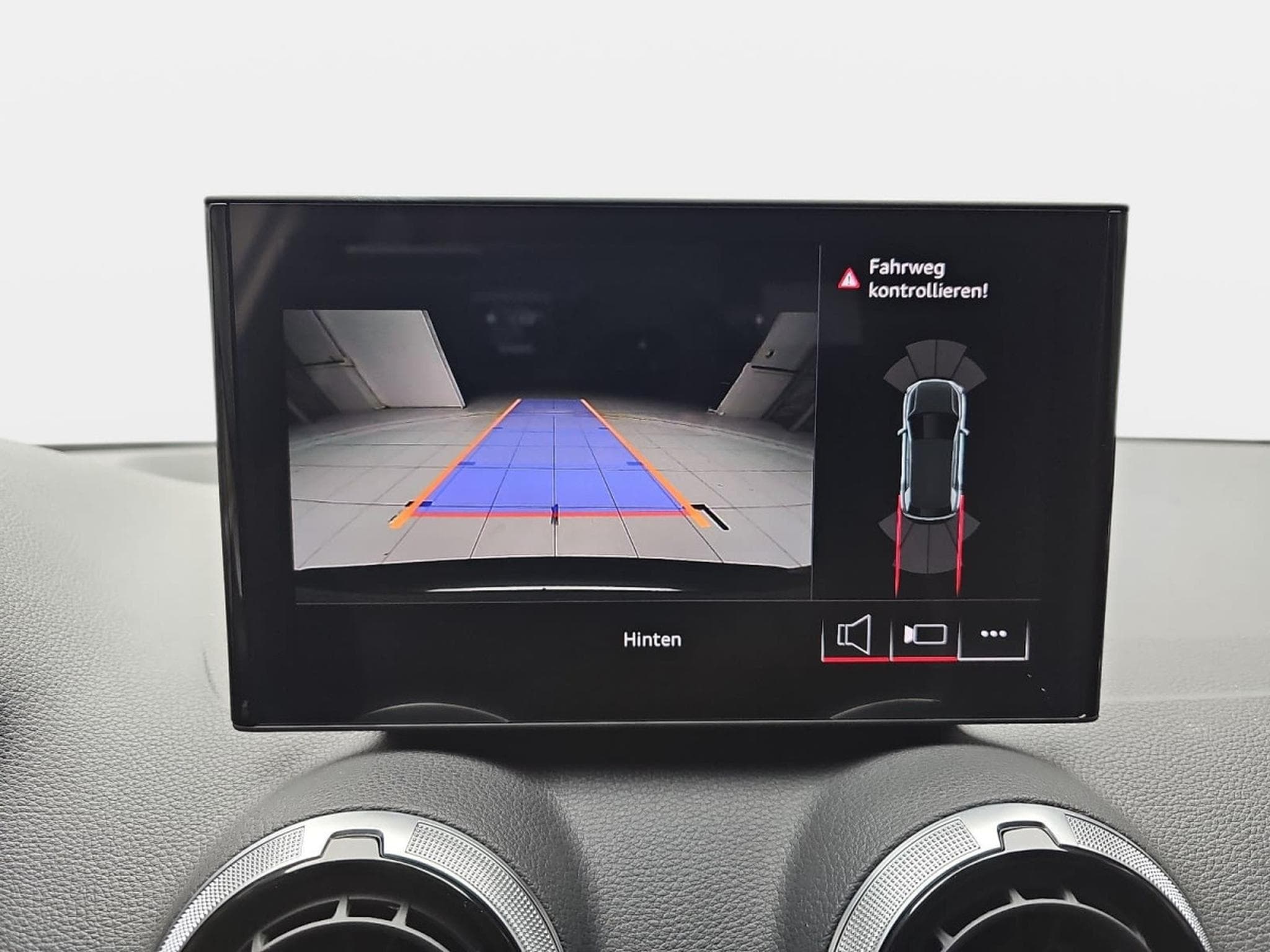 Audi Q2 35 TFSI S-Tronic 150  S-Line (2025) - Photo 9