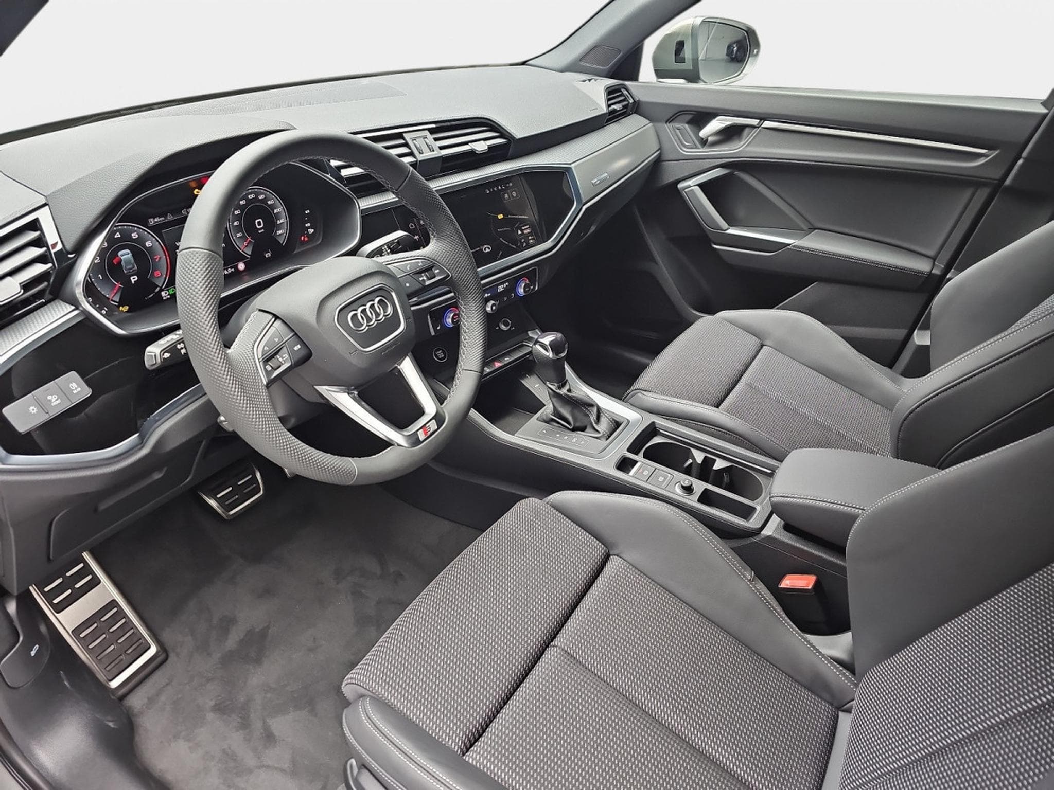 Audi Q3 35 TFSI S-Tronic 150  S-Line (2025) - Photo 17