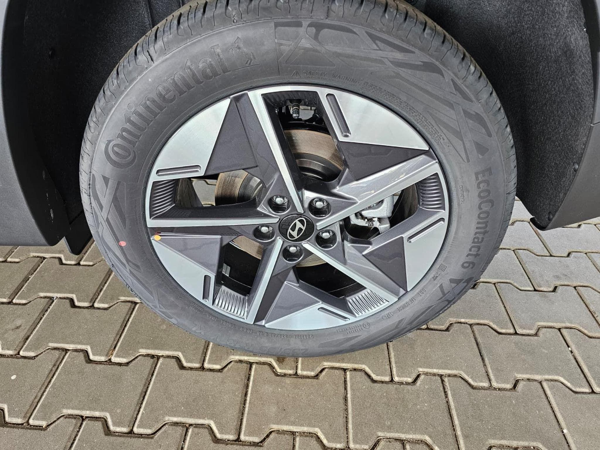 Hyundai Tucson E-Motion (2025) - Photo 9