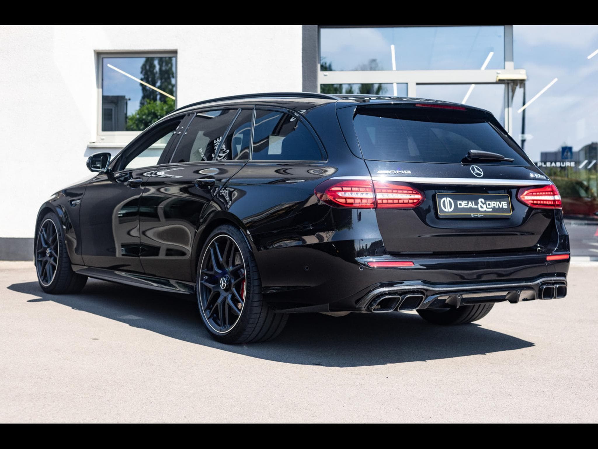 Mercedes E 63 AMG S T-MODELL (612 CH) - CARBON PACKAGE - OBSIDIAN BLACK METALL (2023) - Photo 3