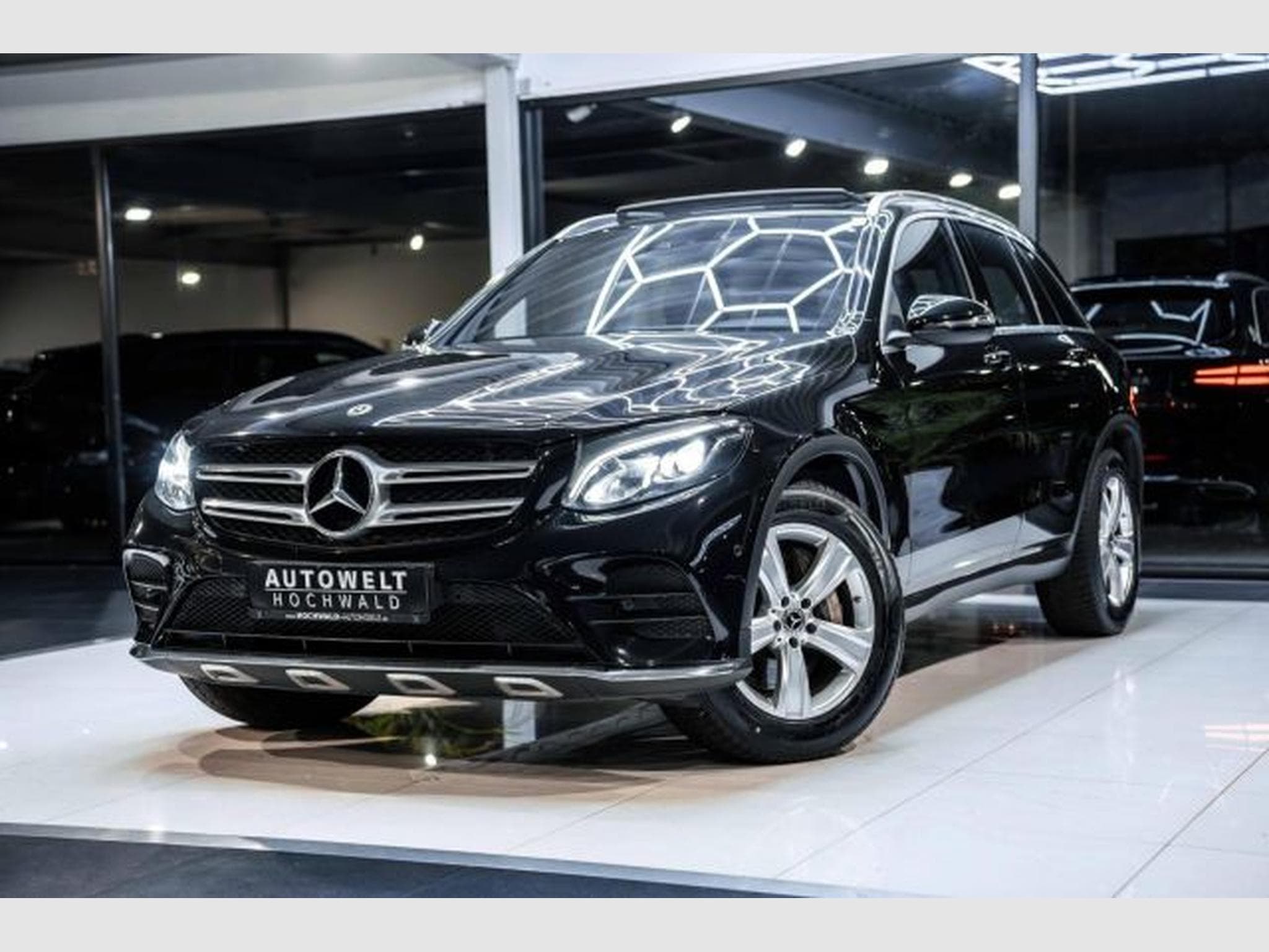 Mercedes GLC 220 GLC 220d 4Matic 9G-tronic AMG Line PANO LED NAVI (2018) - Photo 2