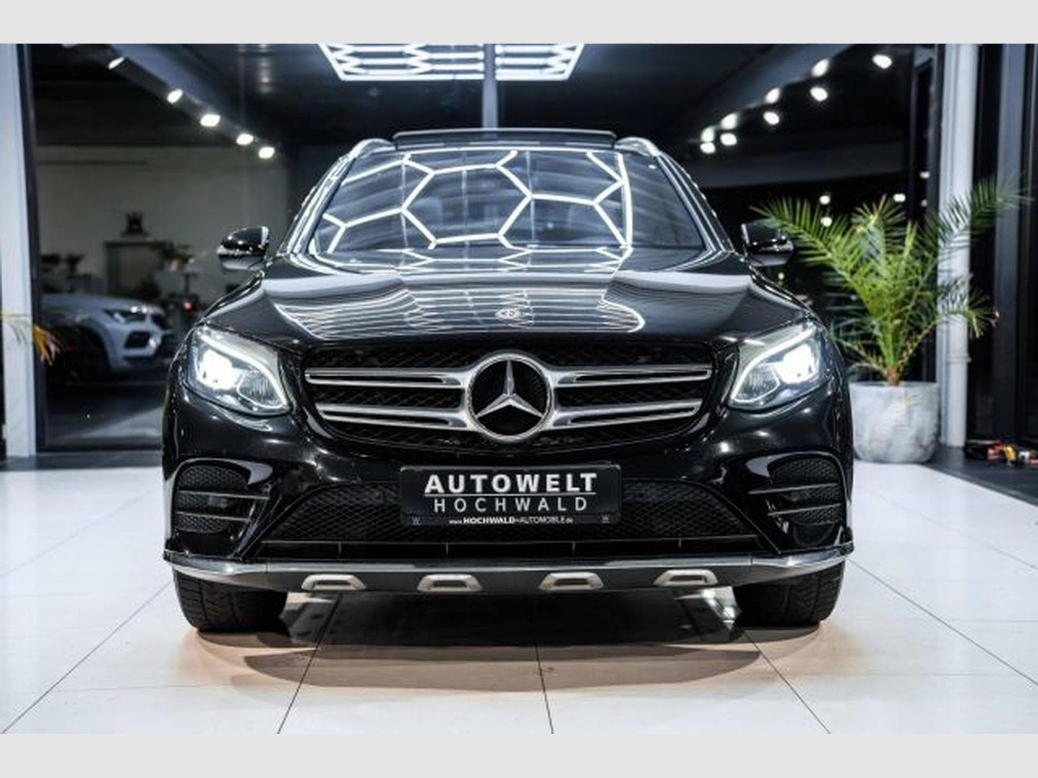 Mercedes GLC 220 GLC 220d 4Matic 9G-tronic AMG Line PANO LED NAVI (2018) - Photo 5