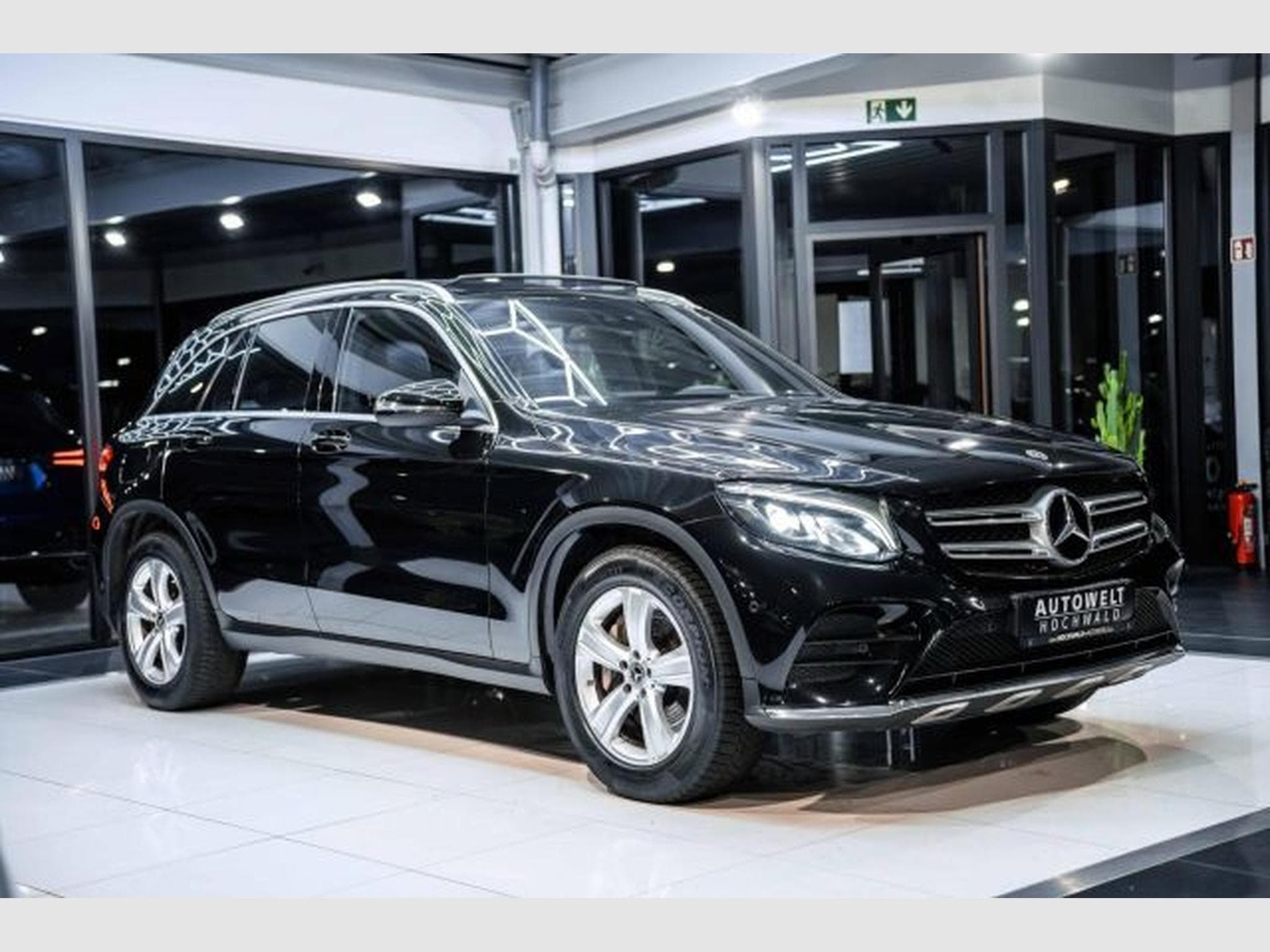 Mercedes GLC 220 GLC 220d 4Matic 9G-tronic AMG Line PANO LED NAVI (2018) - Photo 6