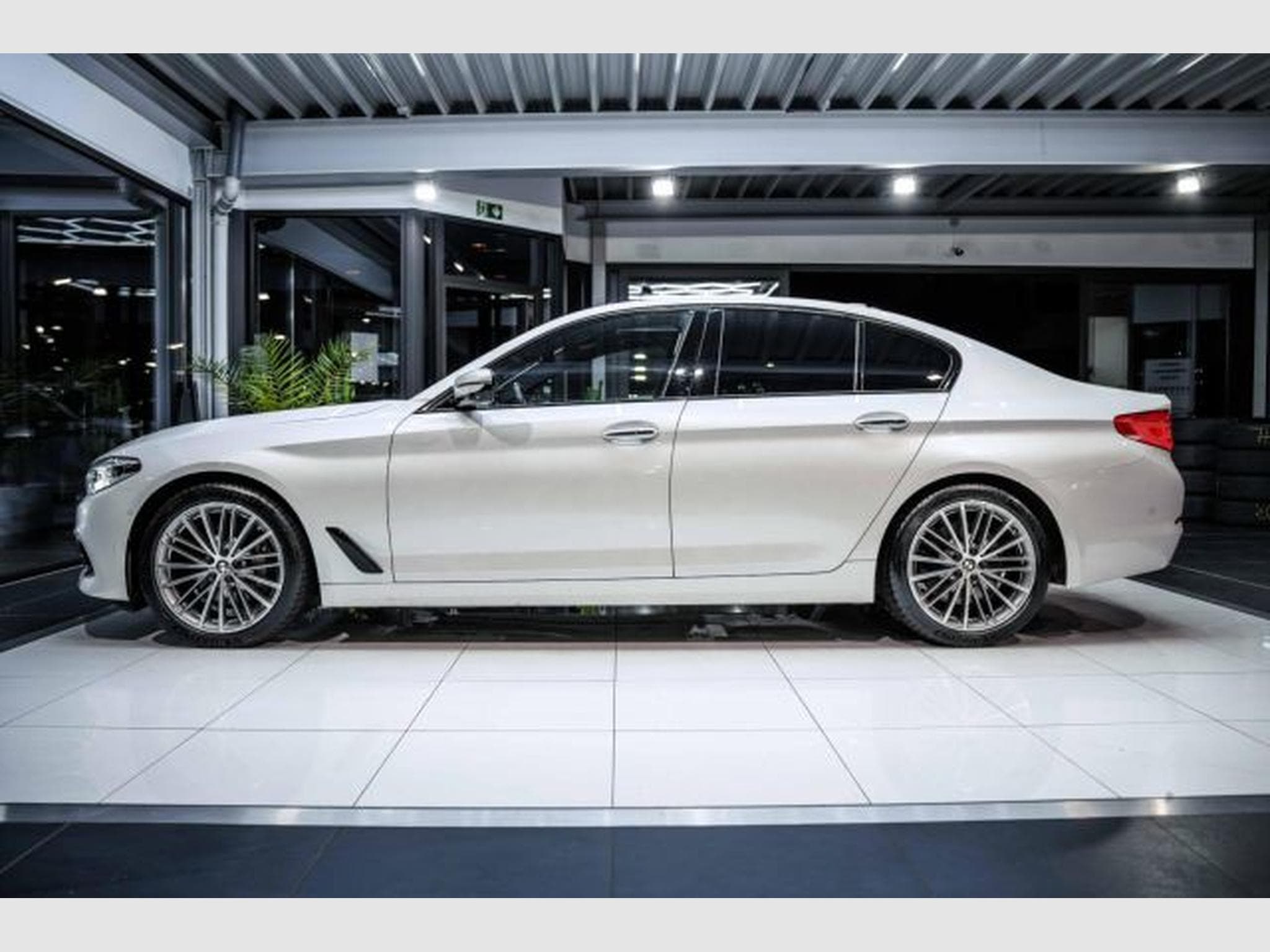 BMW 530 530d xDrive Autom. Sport Line AHK HuD PANO LED (2018) - Photo 10