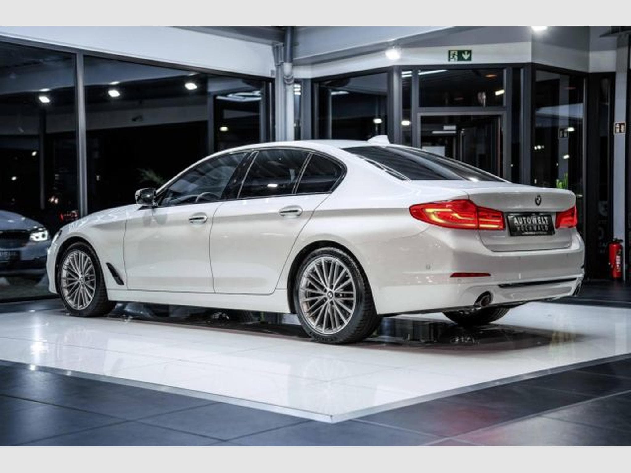 BMW 530 530d xDrive Autom. Sport Line AHK HuD PANO LED (2018) - Photo 11