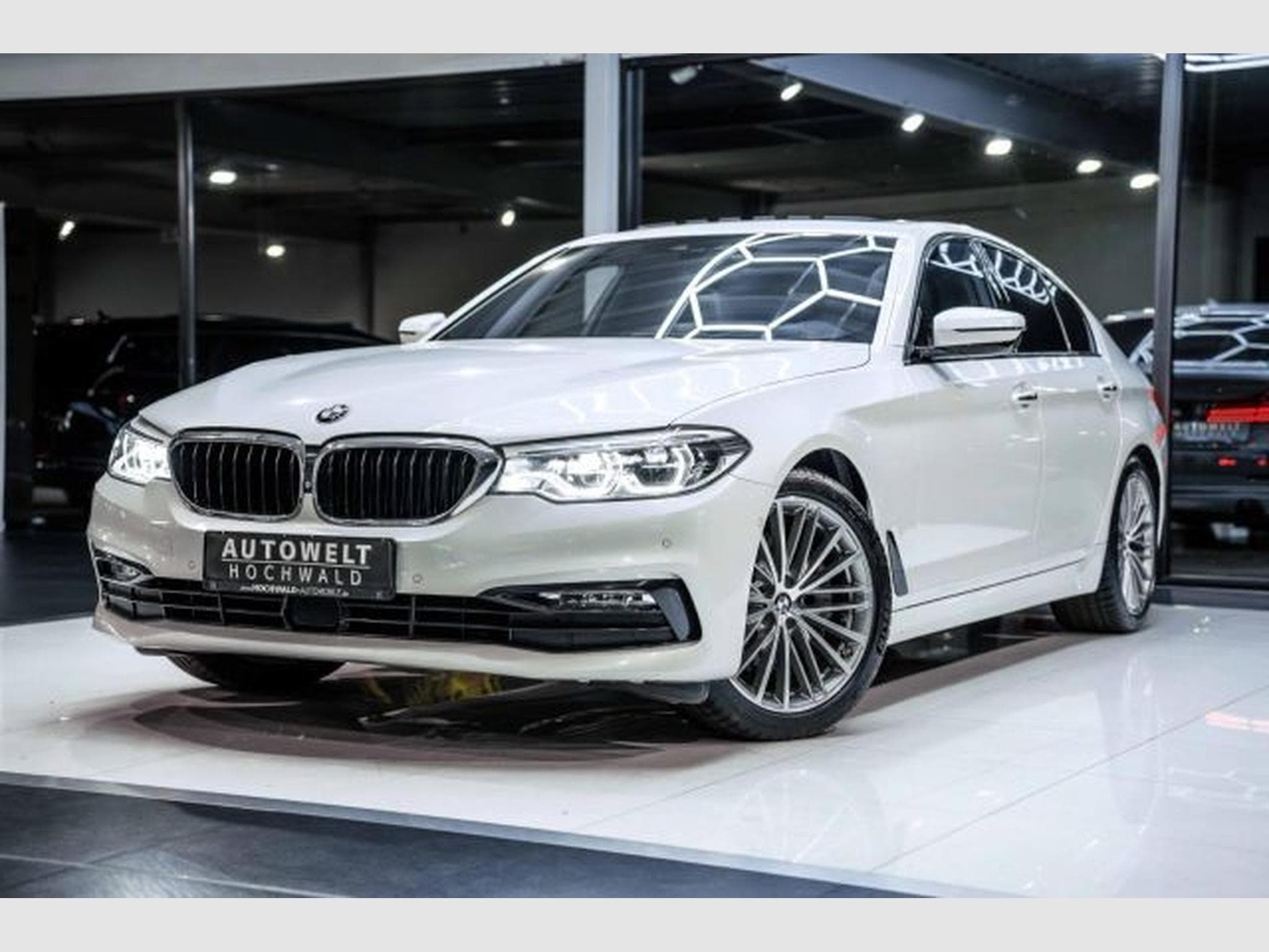 BMW 530 530d xDrive Autom. Sport Line AHK HuD PANO LED (2018) - Photo 2