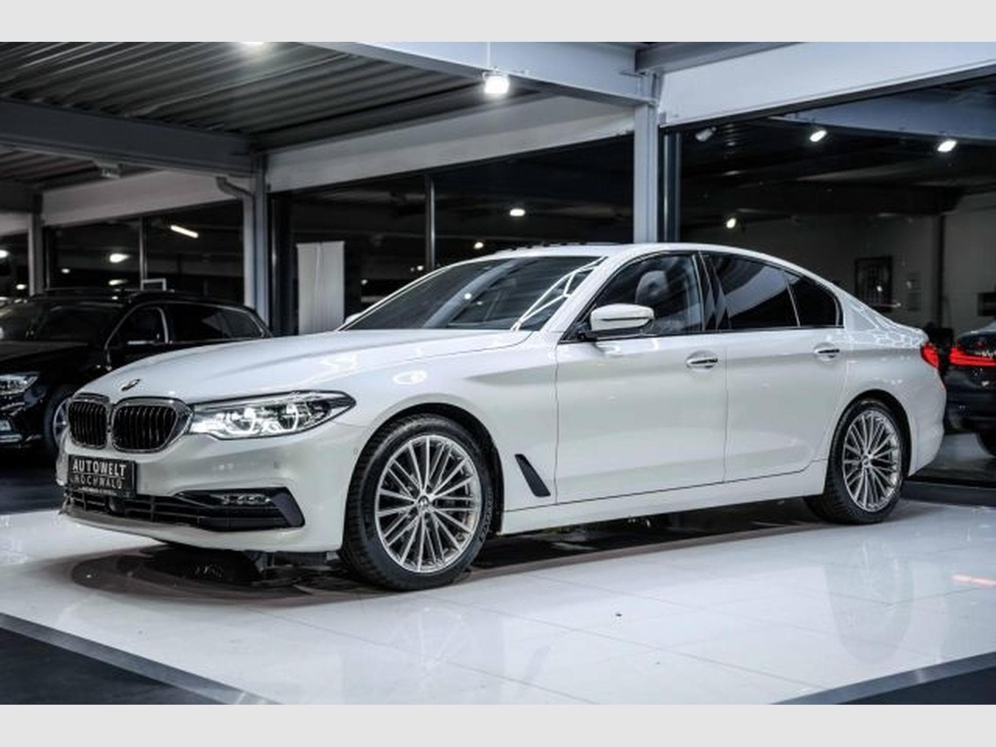BMW 530 530d xDrive Autom. Sport Line AHK HuD PANO LED (2018) - Photo 4